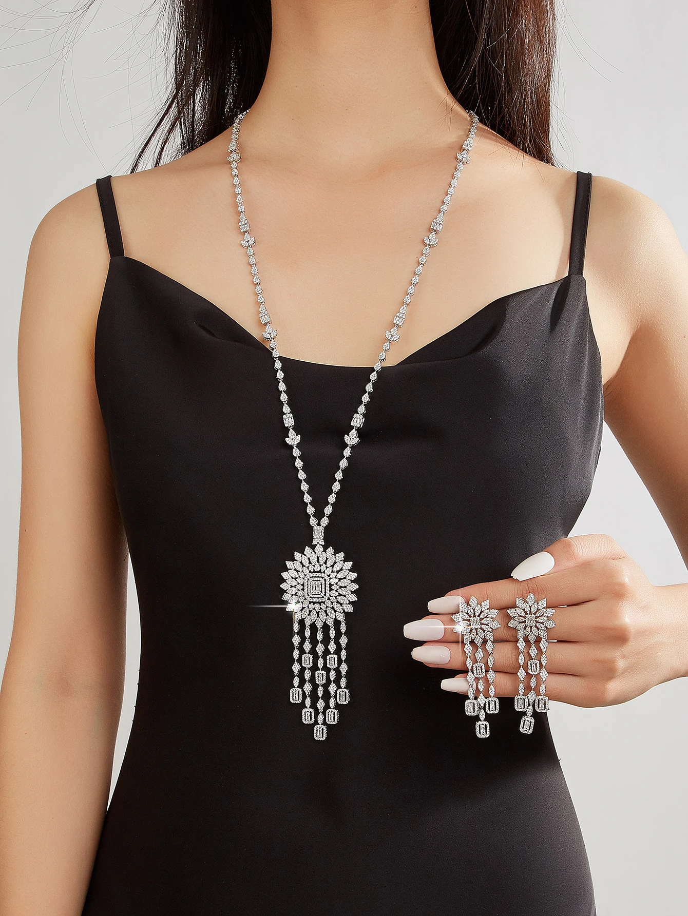 Saudi Dubai Luxury Long Chain Cubic Zirconia Necklace Earring Set for Women Bridal Jewelry Set Wedding Accessories
Saudi Dubai Luxury Long Chain Cubic Zirconia Necklace Earring Set for Women Bridal Jewelry Set Wedding Accessories