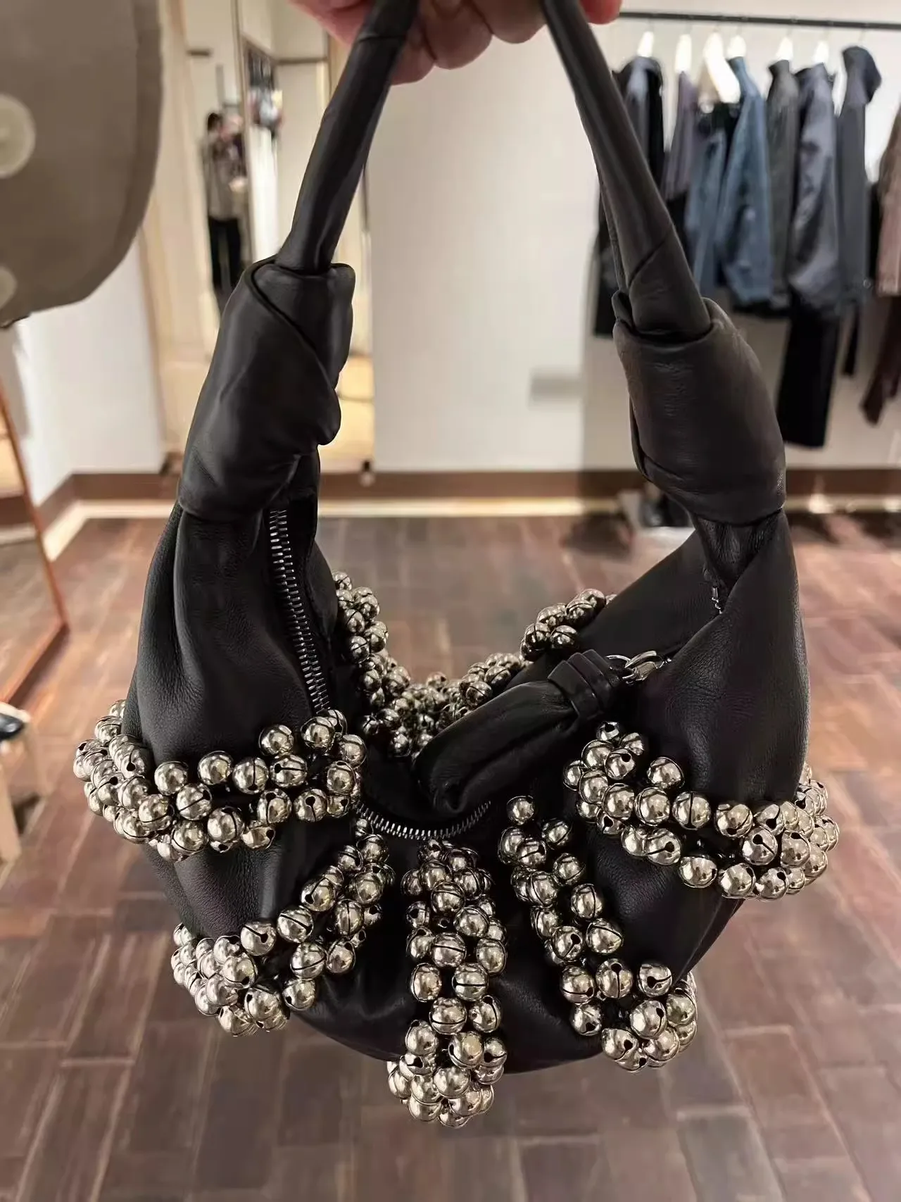 High Quality Textured Women Handbag Fashion Bell Rivet Knotted Hobo Bag Luxury Clutch Purse Female Cool Bag Shoulder Bag
High Quality Textured Women Handbag Fashion Bell Rivet Knotted Hobo Bag Luxury Clutch Purse Female Cool Bag Shoulder Bag