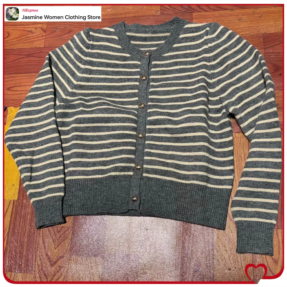Stylish Autumn Soft-touch Striped Cardigans for Women Stylish Cozy O-Neck and Long Sleeves Knitted Jacket Elegant Chic Knitwears
Stylish Autumn Soft-touch Striped Cardigans for Women Stylish Cozy O-Neck and Long Sleeves Knitted Jacket Elegant Chic Knitwears