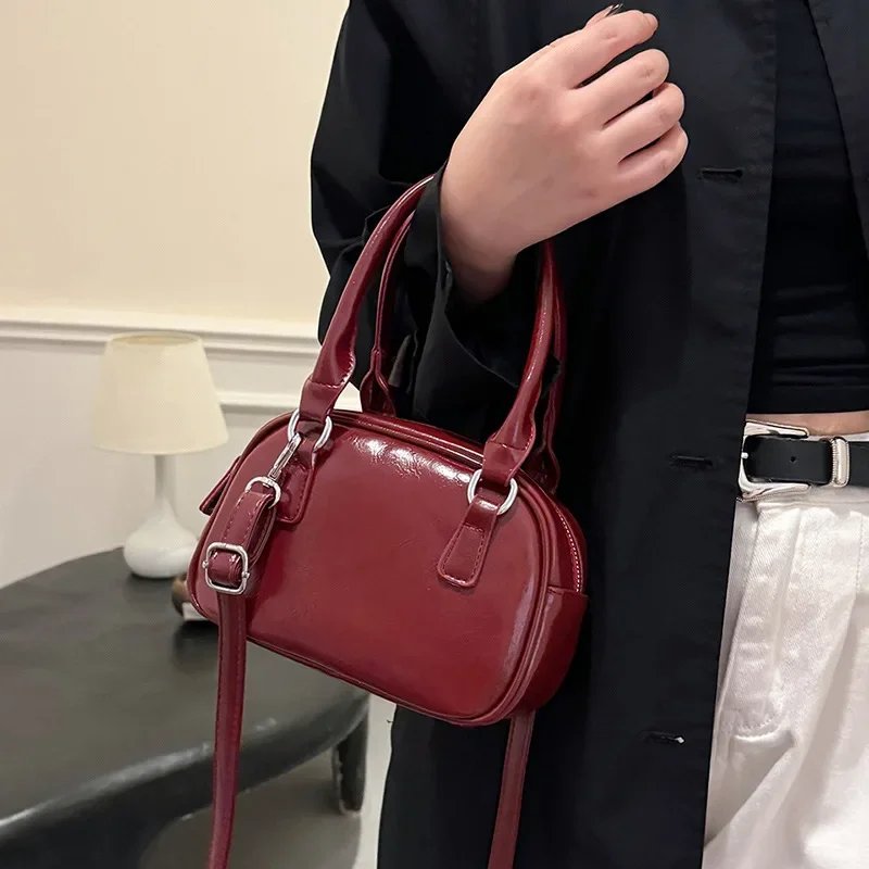 2025 New! Retro Boston Pillow Bag for Women. Fashionable, Versatile & Temperament - Exuding Messenger Handbag
2025 New! Retro Boston Pillow Bag for Women. Fashionable, Versatile & Temperament - Exuding Messenger Handbag