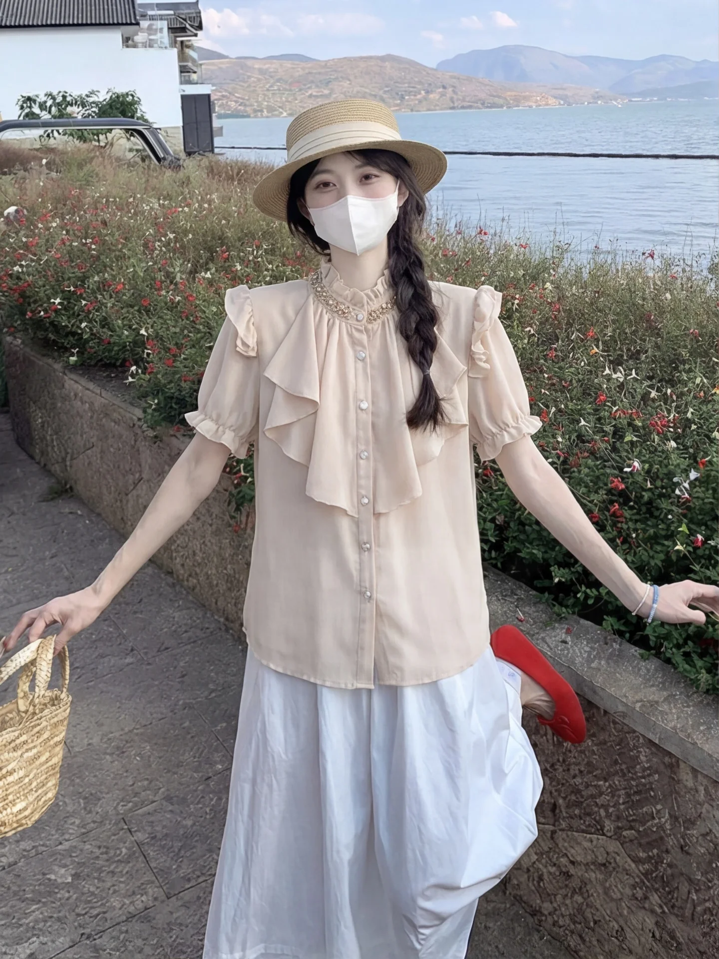 Retro Elegant Lightweight Stand Collar Bubble Sleeve Shirt Women Summer Lace Trim Beautiful French Style Loose Fit Short Sleeve
Retro Elegant Lightweight Stand Collar Bubble Sleeve Shirt Women Summer Lace Trim Beautiful French Style Loose Fit Short Sleeve