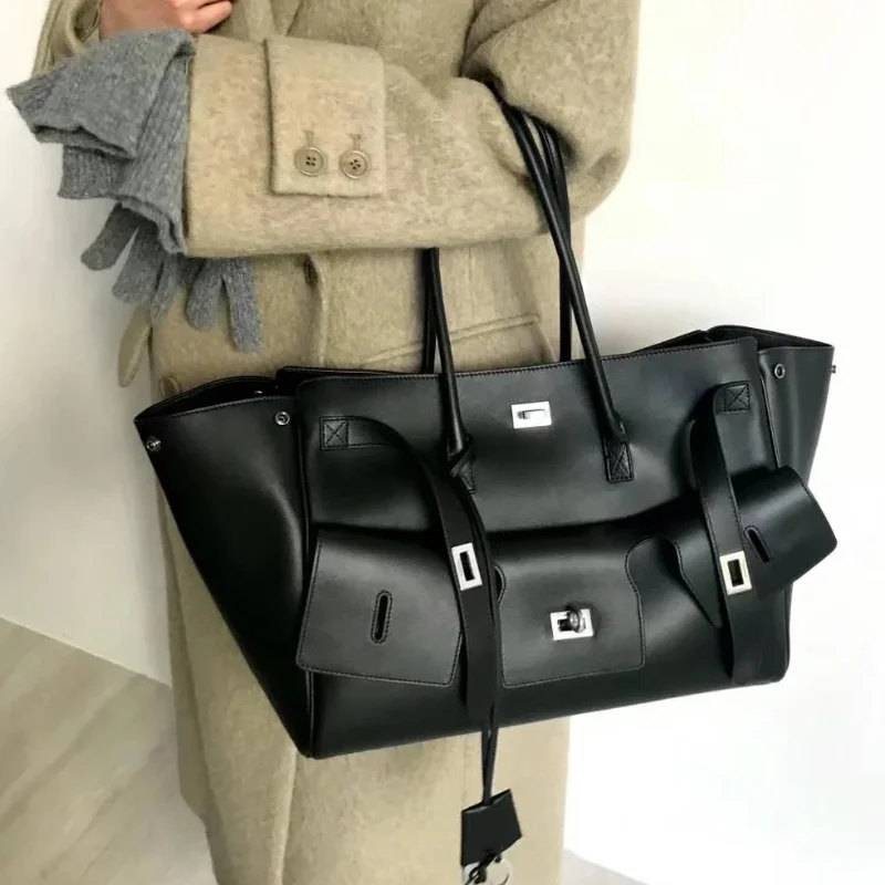 Brand Light Luxury Tote Bag Advanced Versatile Travel Large Capacity Handbag High Quality Commuting Simple Women's Shoulder Bag 
Brand Light Luxury Tote Bag Advanced Versatile Travel Large Capacity Handbag High Quality Commuting Simple Women's Shoulder Bag