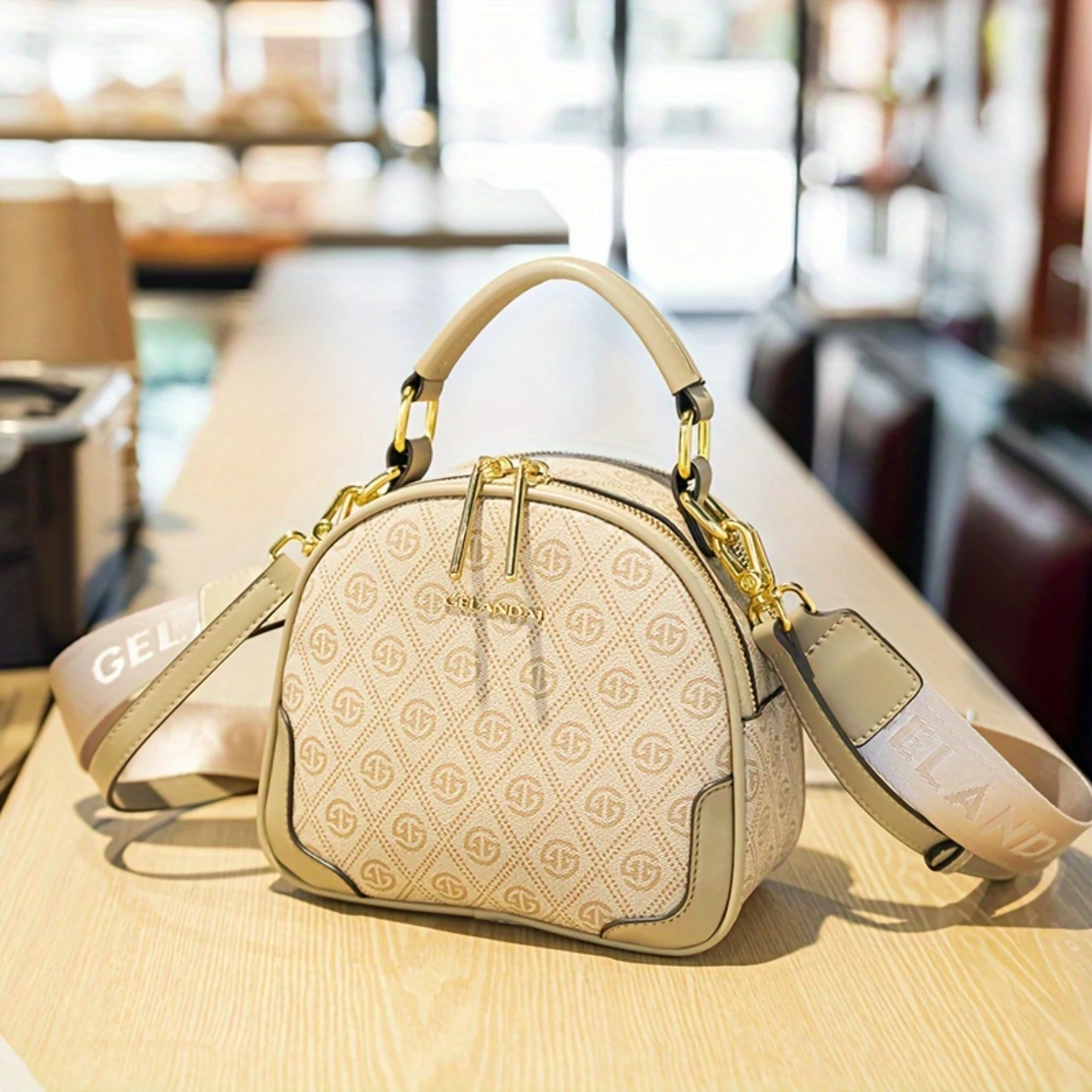 Luxury Women's Handbag, Fashion Round Crossbody Bag, Versatile Wide Strap Shoulder Purse
Luxury Women's Handbag, Fashion Round Crossbody Bag, Versatile Wide Strap Shoulder Purse