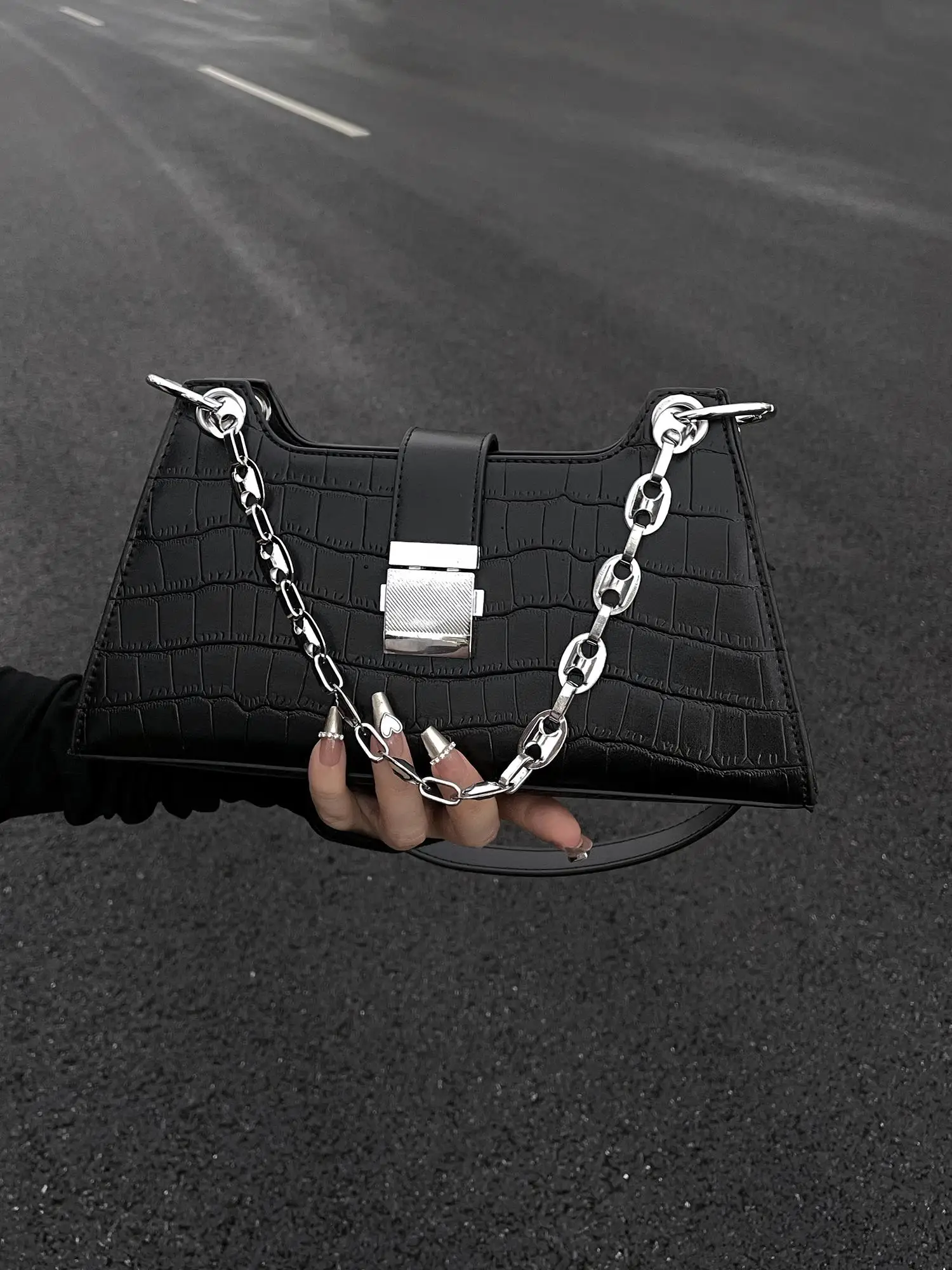 Hong Kong Fonck Crocodile Pattern Chain Bag 2025 New Underarm Bag Stylish Single Shoulder French Bread Bag Women
Hong Kong Fonck Crocodile Pattern Chain Bag 2025 New Underarm Bag Stylish Single Shoulder French Bread Bag Women