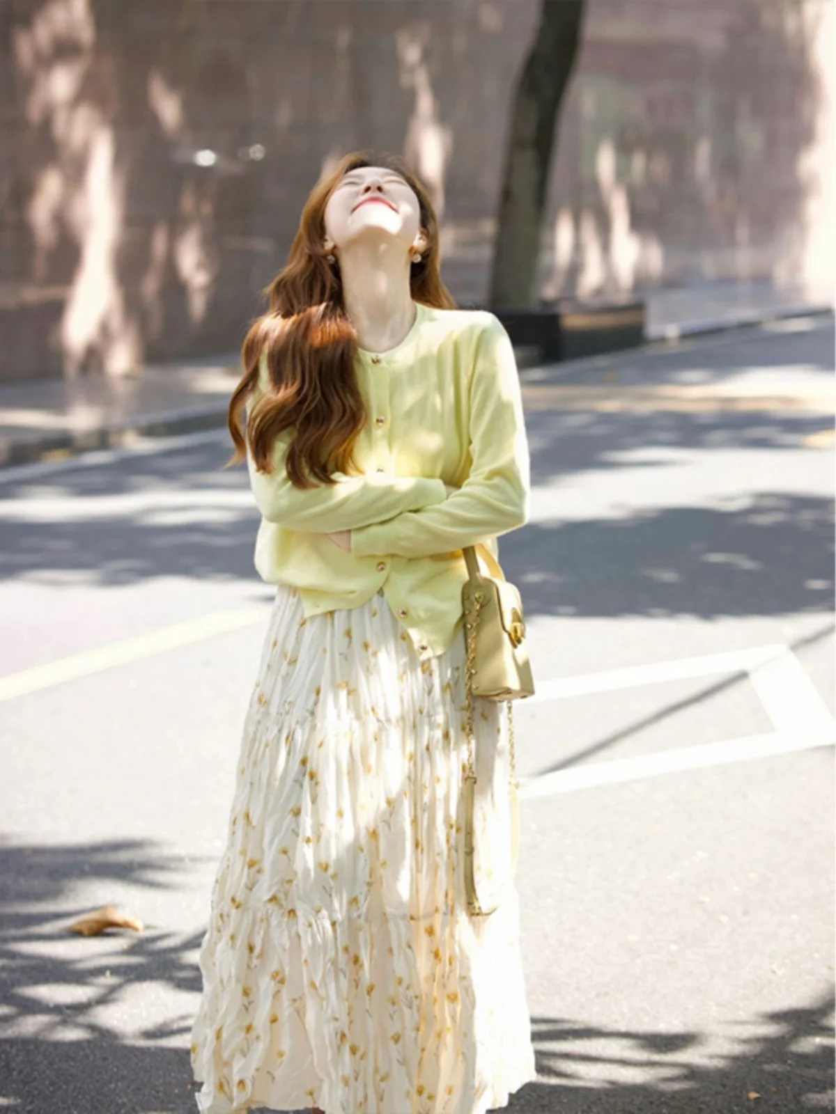 Ранняя осень, желтый вязаный свитер, женский комплект с цветочным принтом, французский комплект, стандартный крой, средний мягкий длинный све
Ранняя осень, желтый вязаный свитер, женский комплект с цветочным принтом, французский комплект, стандартный крой, средний мягкий длинный све