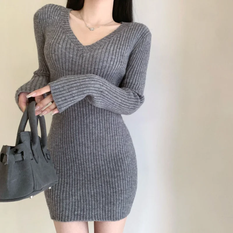 Sweater Dress for Women in Autumn and Winter Waist Tight Hip-covered Bottoming Short Skirt Gray V-neck Long-sleeved Knitted
Sweater Dress for Women in Autumn and Winter Waist Tight Hip-covered Bottoming Short Skirt Gray V-neck Long-sleeved Knitted