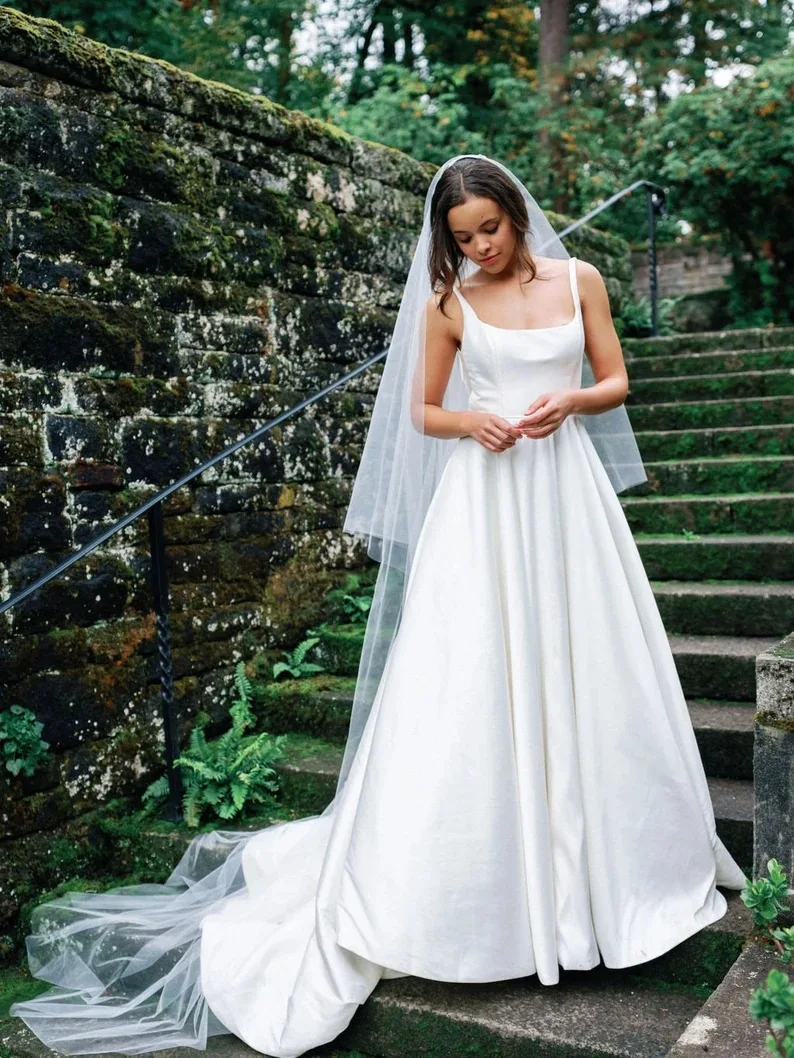 Изготовленная на заказ белая слоновая кость длиной 3 метра, двухслойная фата из мягкого тюля с расческой, свадебные аксессуары для свадебной вечеринки
Изготовленная на заказ белая слоновая кость длиной 3 метра, двухслойная фата из мягкого тюля с расческой, свадебные аксессуары для свадебной вечеринки