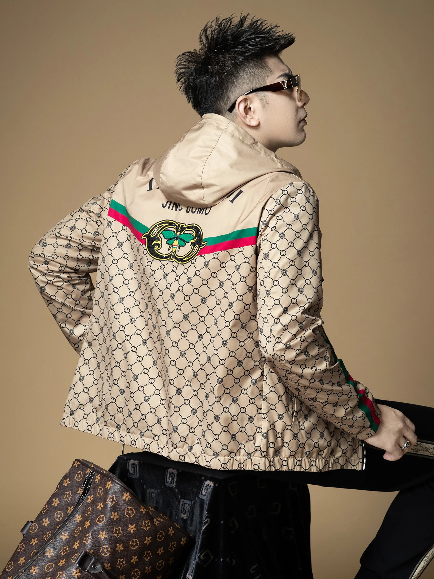 Модная мужская куртка с капюшоном и принтом, повседневное пальто на осень-зиму, новинка, на молнии, с длинными рукавами, приталенный крой, из полиэфирного волокна
Модная мужская куртка с капюшоном и принтом, повседневное пальто на осень-зиму, новинка, на молнии, с длинными рукавами, приталенный крой, из полиэфирного волокна