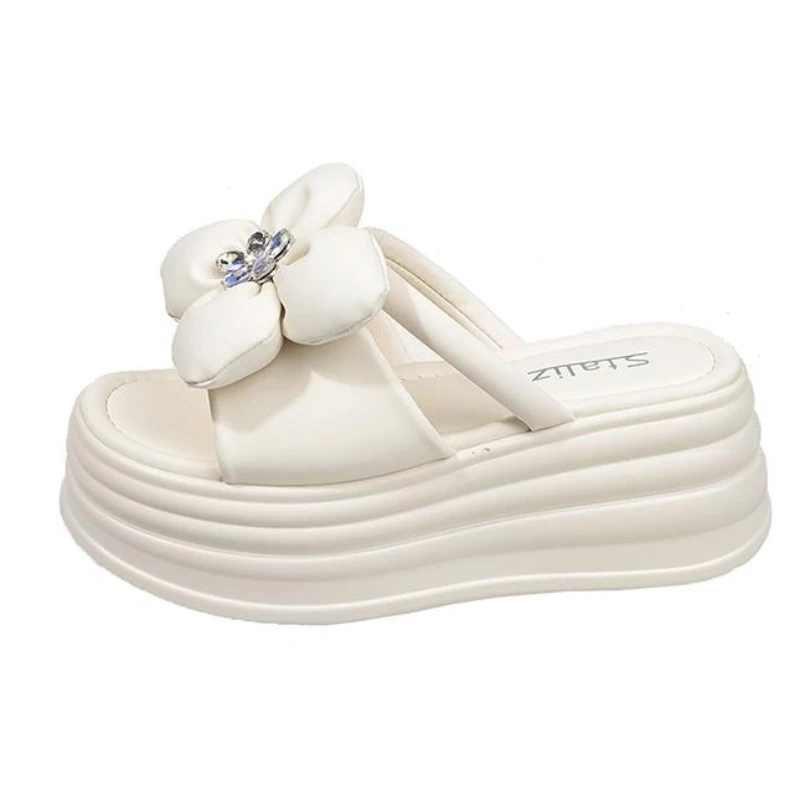 8CM New 2025 Pearl Strap Chunky Sandals Women Summer High Platform Wedges Slippers Woman Fashion Heels Thick Bottom Beach Slides
8CM New 2025 Pearl Strap Chunky Sandals Women Summer High Platform Wedges Slippers Woman Fashion Heels Thick Bottom Beach Slides