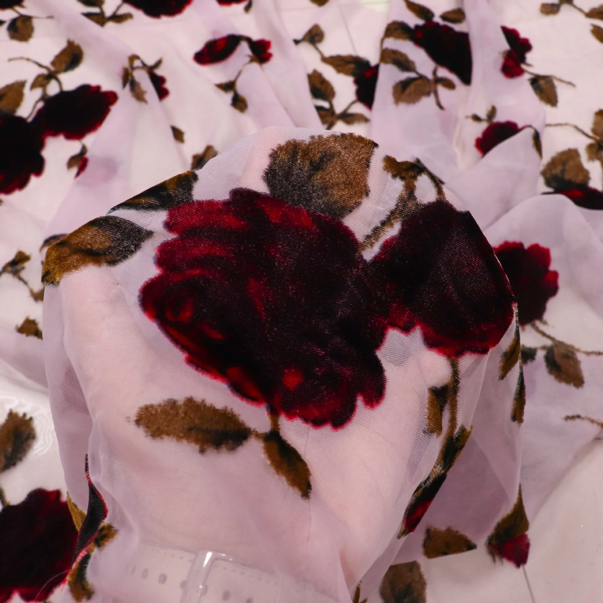 1347 Woven Velvet Brocade Sticky Velvet Brocade Printed Burnt out Burnt Flower Fabric Nightdress Cheongsam
1347 Woven Velvet Brocade Sticky Velvet Brocade Printed Burnt out Burnt Flower Fabric Nightdress Cheongsam