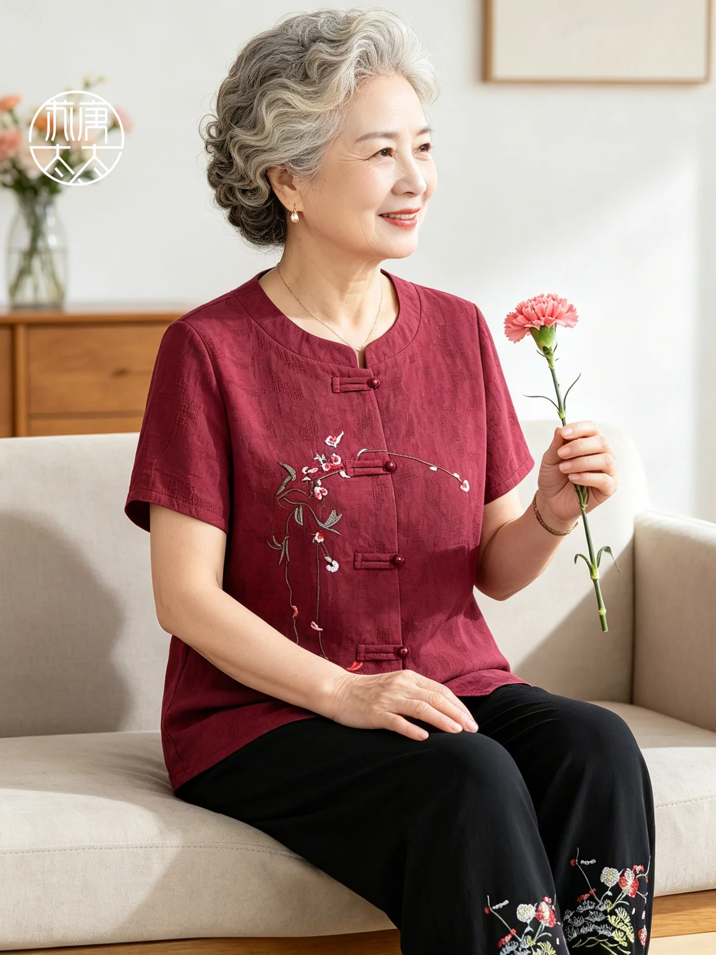 Grandma Summer Fashion Cotton Linen Short Sleeve Two-Piece Set Elderly Women's Loose Fit Embroidered round Neck Shirt And Pants
Grandma Summer Fashion Cotton Linen Short Sleeve Two-Piece Set Elderly Women's Loose Fit Embroidered round Neck Shirt And Pants