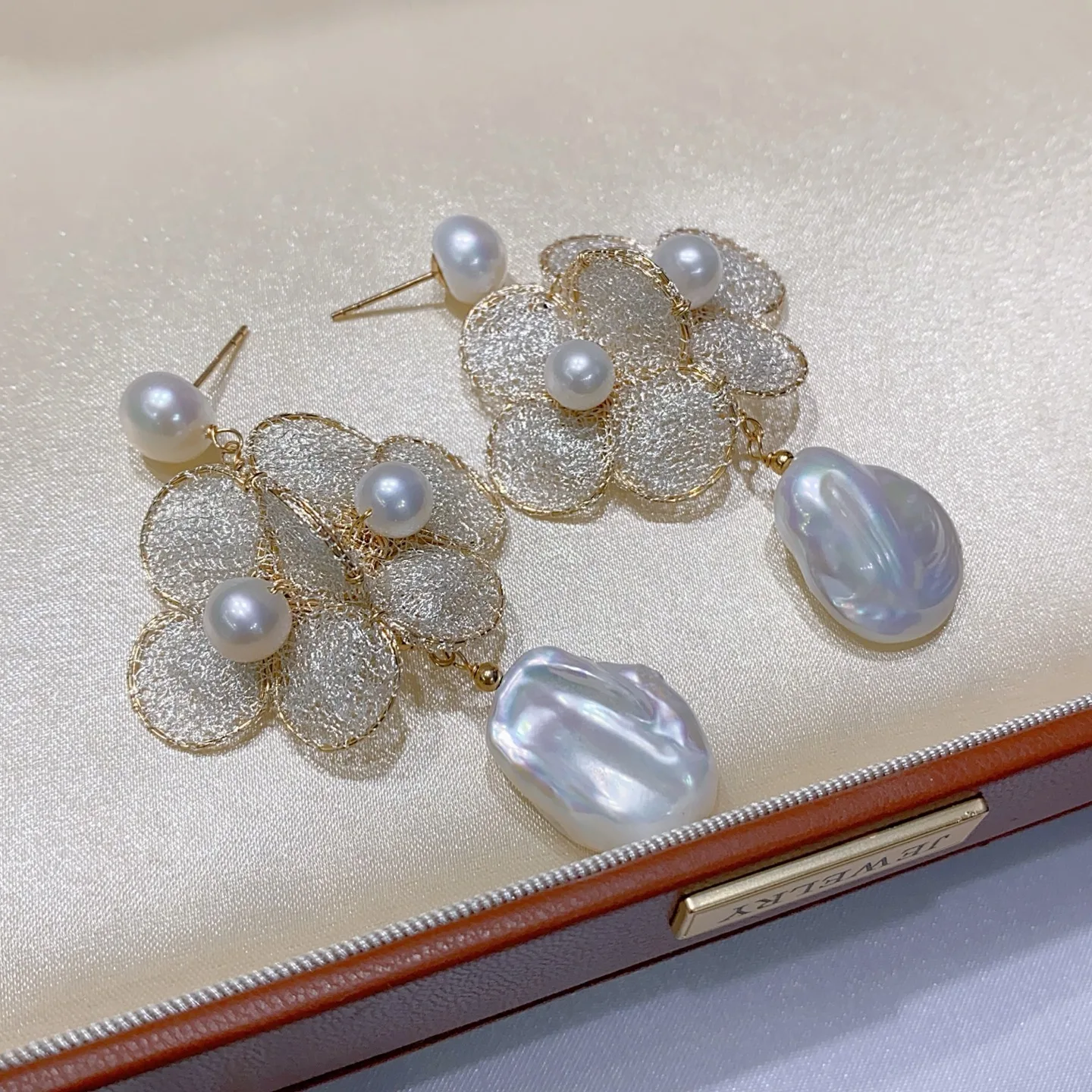 SGARIT трендовые ювелирные изделия из жемчуга, итальянские изделия, цветочное кружево, 14-каратное золото, натуральный жемчуг в стиле барокко, серьги-капли, ювелирные изделия 
SGARIT трендовые ювелирные изделия из жемчуга, итальянские изделия, цветочное кружево, 14-каратное золото, натуральный жемчуг в стиле барокко, серьги-капли, ювелирные изделия