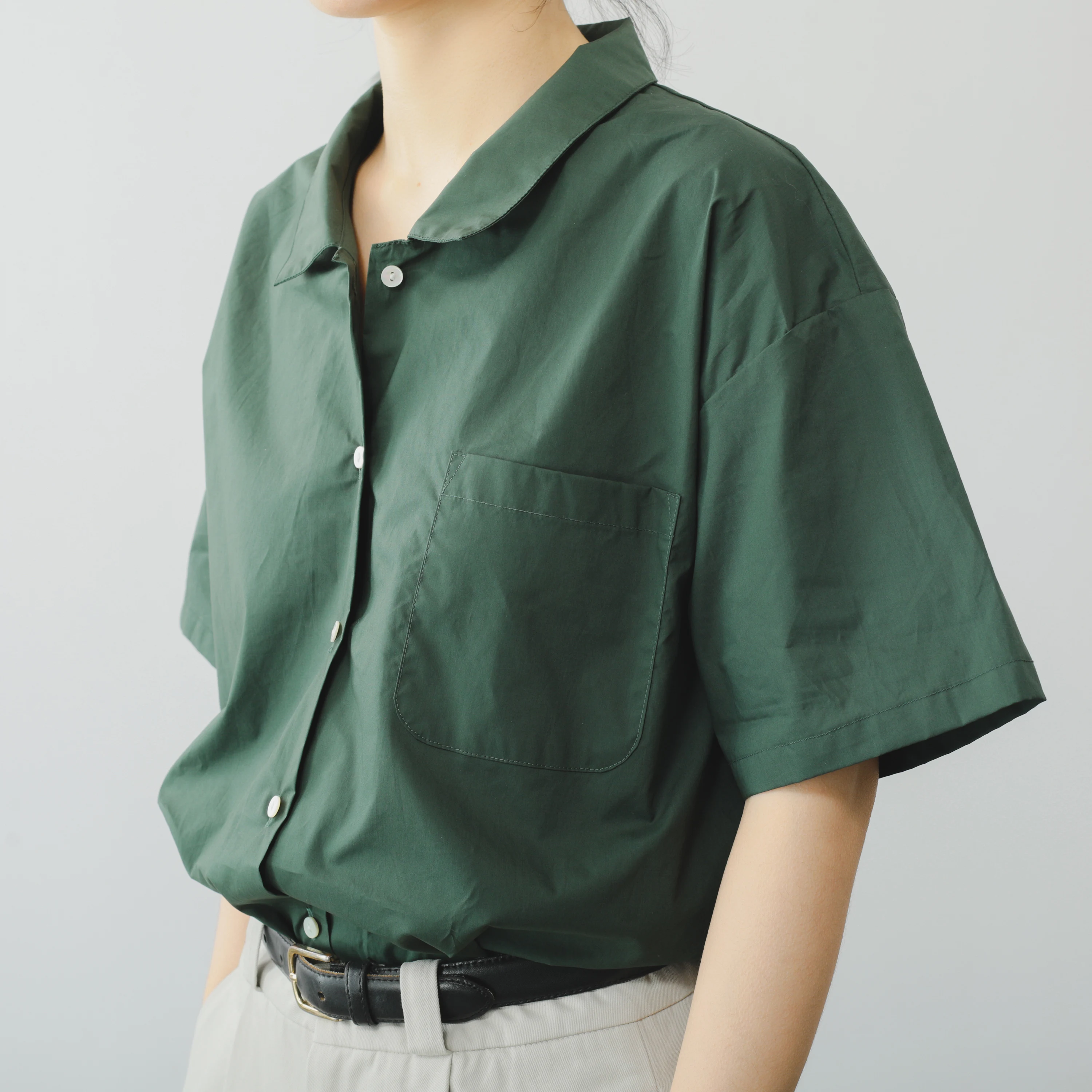 Женская хлопковая рубашка в французском стиле, свободного кроя, зеленая, с коротким рукавом, отложным воротником, винтажный топ для девушек в парижском стиле
Женская хлопковая рубашка в французском стиле, свободного кроя, зеленая, с коротким рукавом, отложным воротником, винтажный топ для девушек в парижском стиле