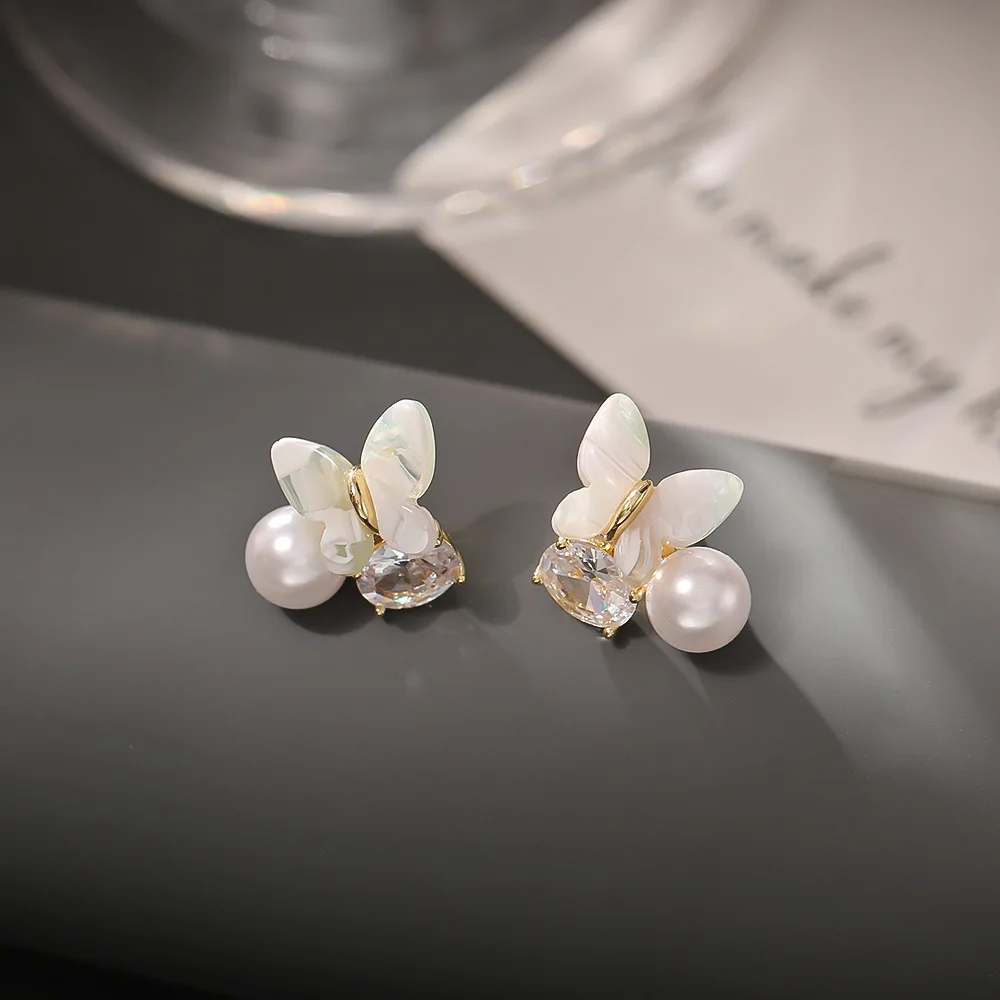 Fashionable and exquisite luxury shell butterfly pearl earrings temperament zircon earrings sweet and versatile earrings
Fashionable and exquisite luxury shell butterfly pearl earrings temperament zircon earrings sweet and versatile earrings