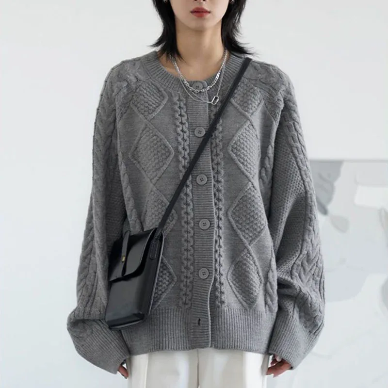 2023 Autumn Winter Fashion Women Sweater Thread O-Neck Long Sleeve Cardigan Sweater Casual Loose Single Breasted Knit Sweater
2023 Autumn Winter Fashion Women Sweater Thread O-Neck Long Sleeve Cardigan Sweater Casual Loose Single Breasted Knit Sweater