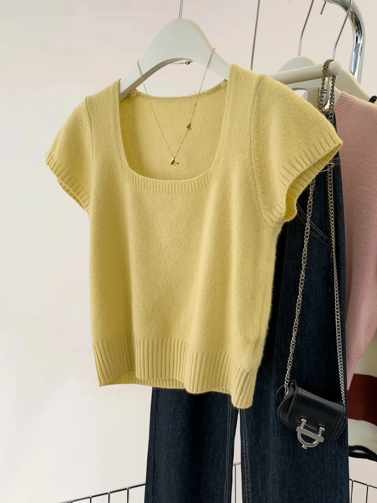 Fashionable Knitted Short Sleeve Square Collar Women's Top Slimming Base Layer Shirt Small Flying Sleeve Summer 2026 New Arrival
Fashionable Knitted Short Sleeve Square Collar Women's Top Slimming Base Layer Shirt Small Flying Sleeve Summer 2026 New Arrival