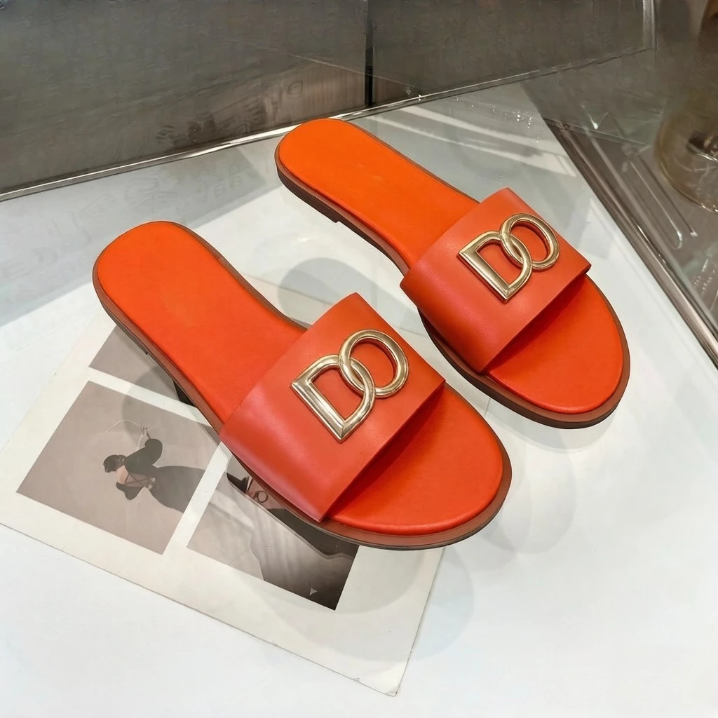 Women's 2026 Leather Metal Letter Sandals, Cut-Out Flat Beach Slides, European Style Casual Slippers. Fast Delivery
Women's 2026 Leather Metal Letter Sandals, Cut-Out Flat Beach Slides, European Style Casual Slippers. Fast Delivery