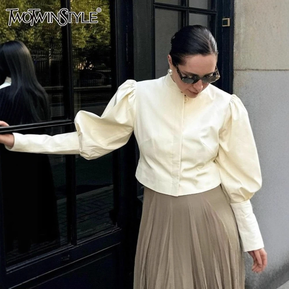 TWOTWINSTYLE British Retro Jacket for Women Stand Collar Puff Sleeve Spliced Single Breasted Short Coat Female Fashion Autumn
TWOTWINSTYLE British Retro Jacket for Women Stand Collar Puff Sleeve Spliced Single Breasted Short Coat Female Fashion Autumn