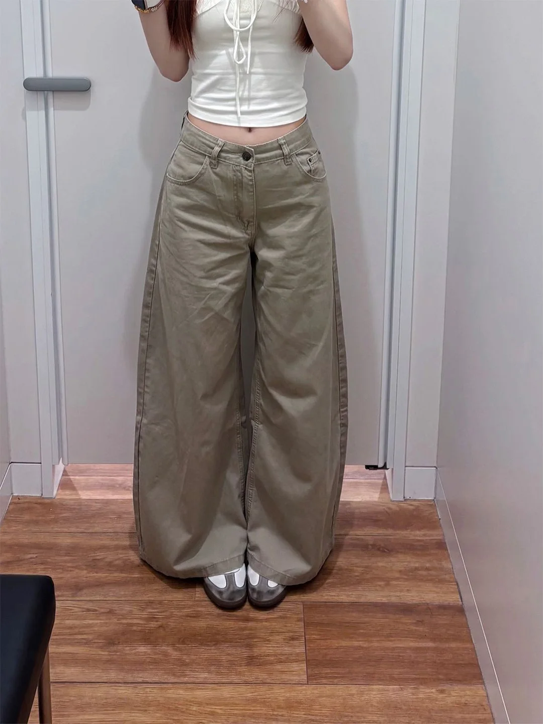 New 2026 Khaki Washed Wide Leg Jeans High Waist Loose Fit Slimming Straight American Style Summer Jeans for Ladies
New 2026 Khaki Washed Wide Leg Jeans High Waist Loose Fit Slimming Straight American Style Summer Jeans for Ladies
