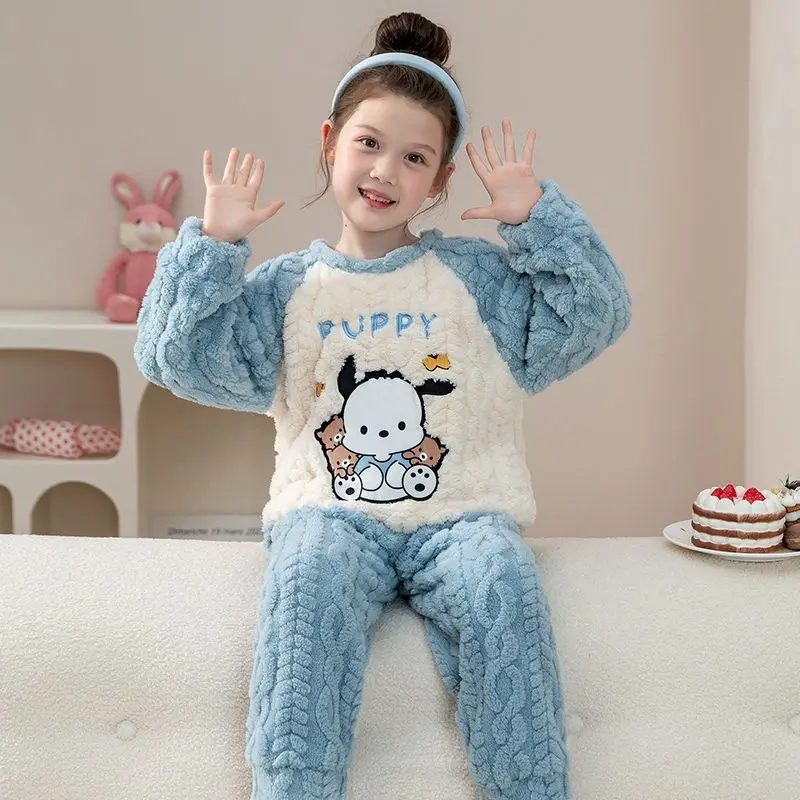 Sanrio Cinnamoroll Kitty детский пижамный комплект, новый плотный осенне-зимний фланелевой комплект из кораллового флиса для девочек, домашняя одежда, теплый комплект одежды для сна
Sanrio Cinnamoroll Kitty детский пижамный комплект, новый плотный осенне-зимний фланелевой комплект из кораллового флиса для девочек, домашняя одежда, теплый комплект одежды для сна