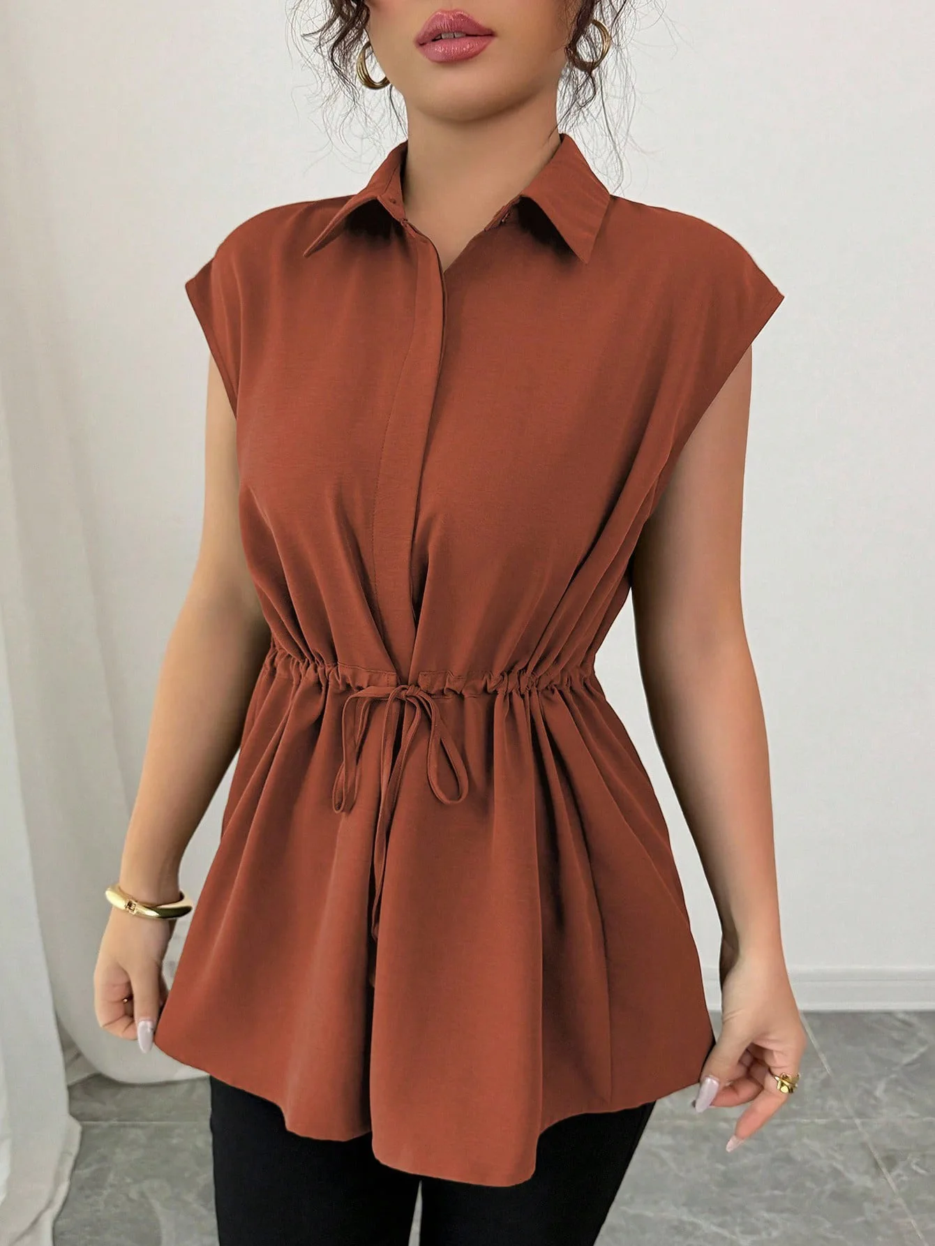 Women's Sleeveless Blouse 2026 Turn Down Collar Button Down Belted Waist Peplum Top Casual Office Summer Shirt blusas de mujer
Women's Sleeveless Blouse 2026 Turn Down Collar Button Down Belted Waist Peplum Top Casual Office Summer Shirt blusas de mujer