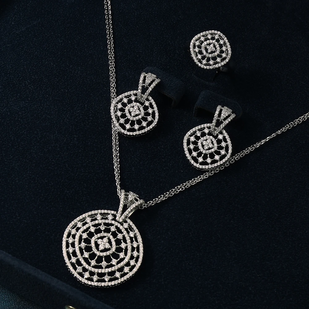 019355 Elegant Round Crystal Jewelry Set 3 Piece Necklace Earrings Ring Silver Plated Hollow Pave Zircon Wedding Party Accessori
019355 Elegant Round Crystal Jewelry Set 3 Piece Necklace Earrings Ring Silver Plated Hollow Pave Zircon Wedding Party Accessori