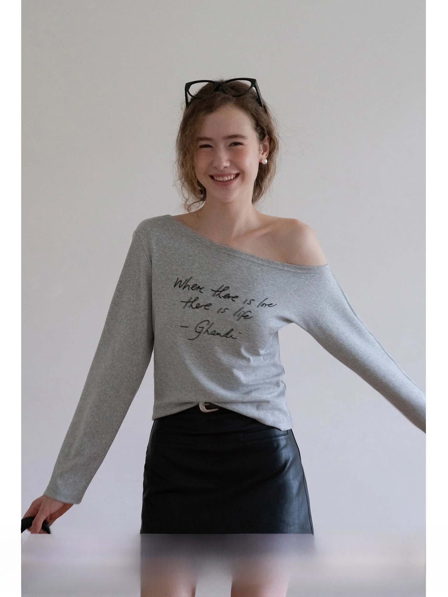 Повседневная женская футболка с длинным рукавом, облегающая, асимметричная, с буквенным принтом, удобная, дышащая, из смеси хлопка и полиэстера
Повседневная женская футболка с длинным рукавом, облегающая, асимметричная, с буквенным принтом, удобная, дышащая, из смеси хлопка и полиэстера