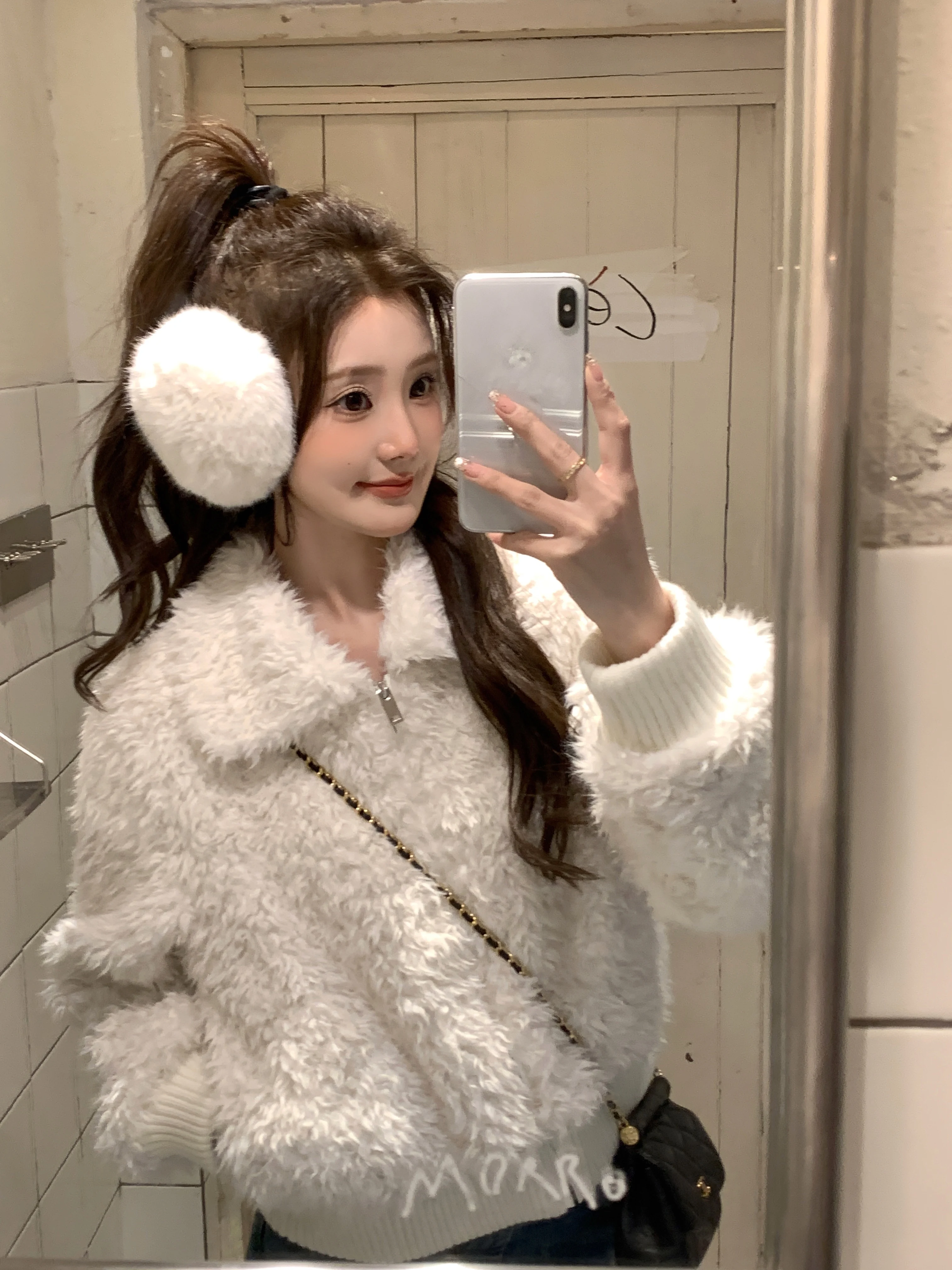 Hairy Collar Design Sense Small Jacket for Women 2025 New Soft and Versatile Warm Short Jacket
Hairy Collar Design Sense Small Jacket for Women 2025 New Soft and Versatile Warm Short Jacket