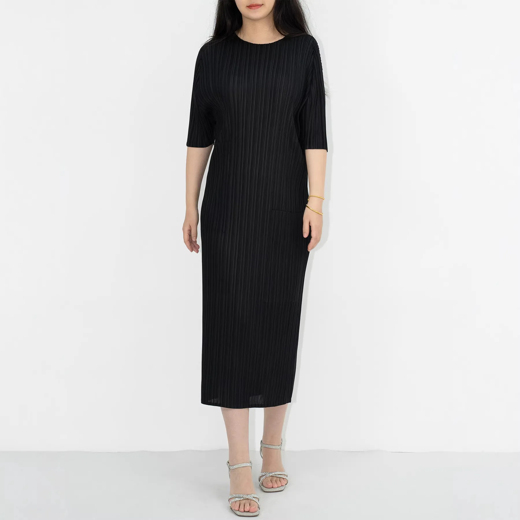 Miyake Pleated 2026 New Loose Thin Dress Short-sleeved Round Neck Pleated Casual Temperament Fashionable Fashionable Long Skirt
Miyake Pleated 2026 New Loose Thin Dress Short-sleeved Round Neck Pleated Casual Temperament Fashionable Fashionable Long Skirt