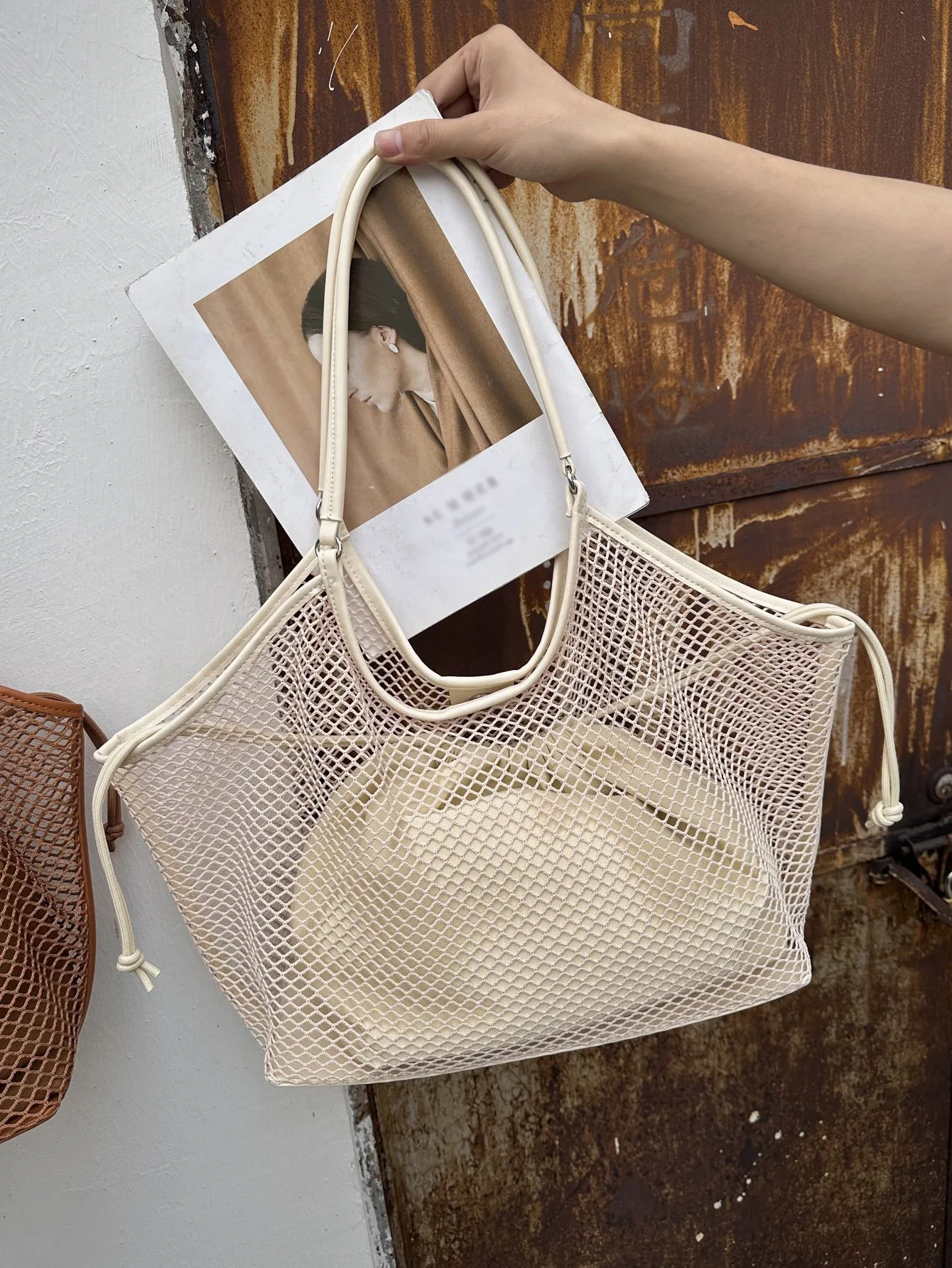 Luxury PU Leather Wing Tote Bag Large Capacity Roomy Clutch Shoulder Travel Bag with Buckle for Women Designer Shopper Handbag
Luxury PU Leather Wing Tote Bag Large Capacity Roomy Clutch Shoulder Travel Bag with Buckle for Women Designer Shopper Handbag