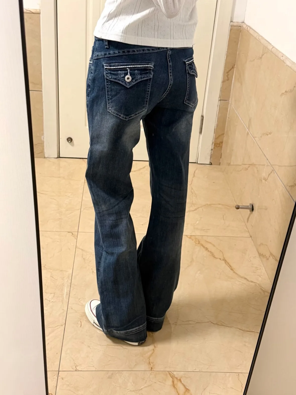 American Retro Bell Bottom Jeans Women's Slimming Low Waist Design Sensation Winter Fashion Ladies' Denim Pants
American Retro Bell Bottom Jeans Women's Slimming Low Waist Design Sensation Winter Fashion Ladies' Denim Pants