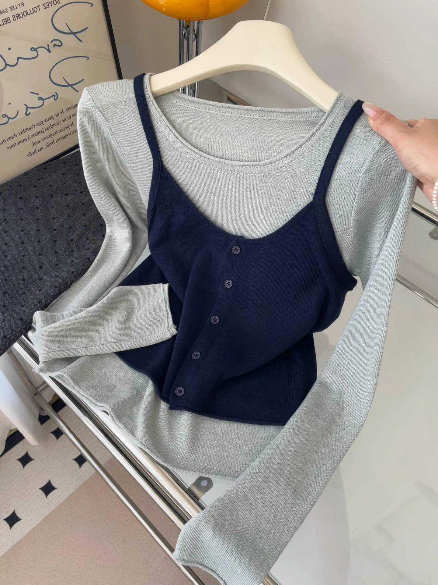 Women's Knitted Vest Top Set Early Autumn New Sle Layering Slimming Age-Defng High-End Feeling Casual Long Sve irt
Women's Knitted Vest Top Set Early Autumn New Sle Layering Slimming Age-Defng High-End Feeling Casual Long Sve irt
