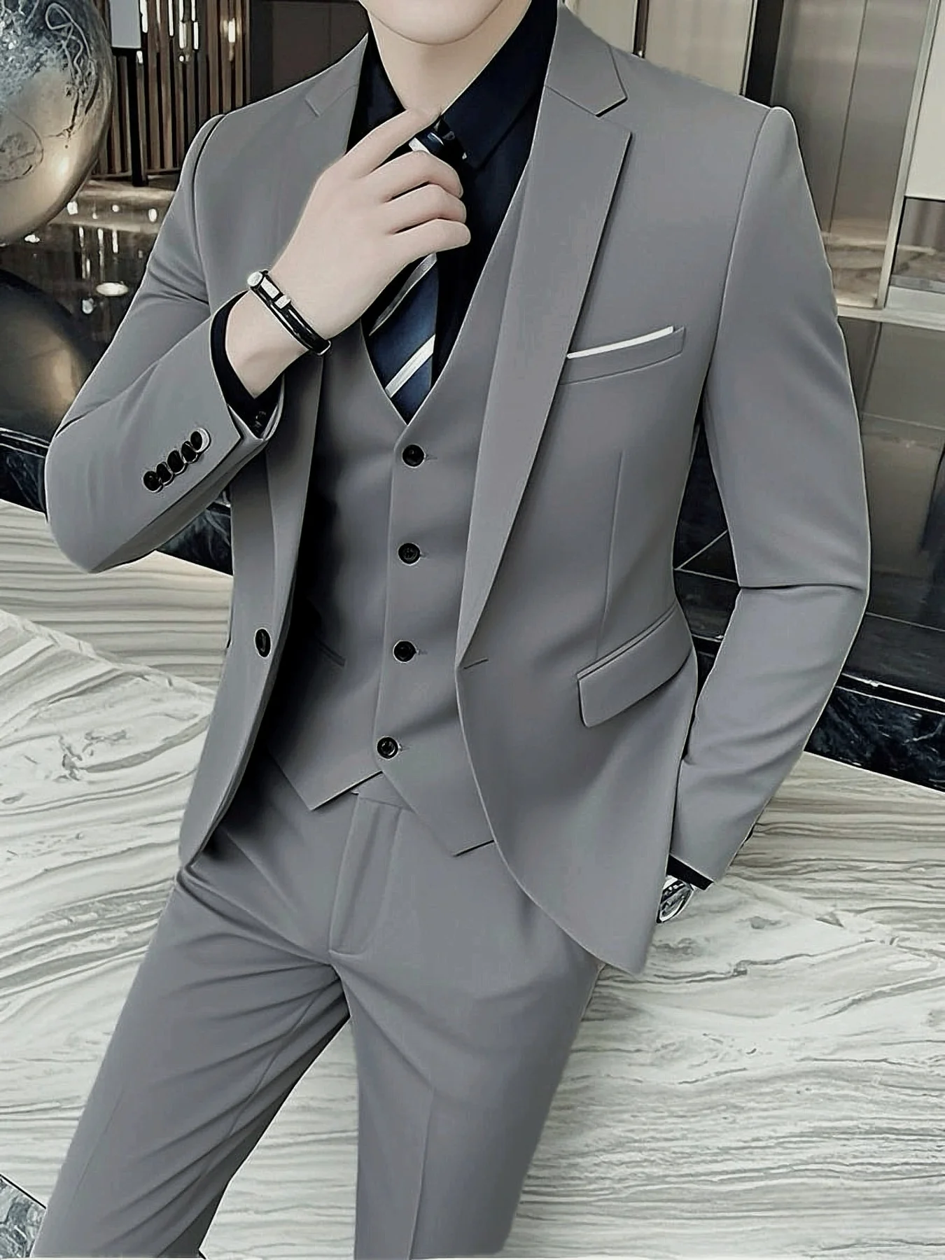 Comfortable Men's Suit Set Single Breasted Solid Color 3-Piece
Comfortable Men's Suit Set Single Breasted Solid Color 3-Piece