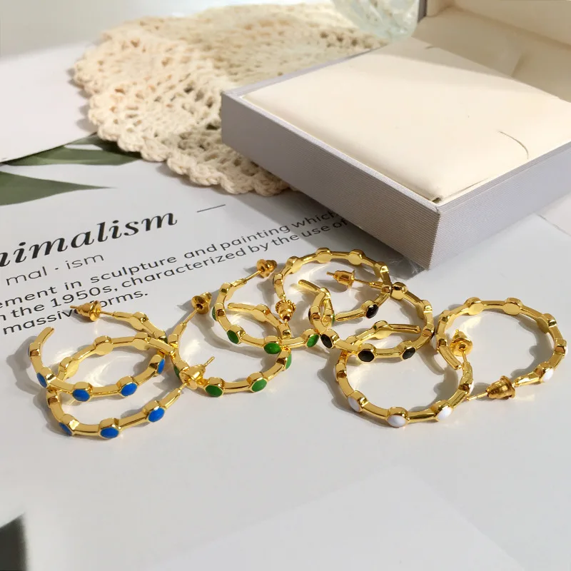Fashionable New ear stud design versatile hip-hop style drip oil honeycomb shaped large earrings
Fashionable New ear stud design versatile hip-hop style drip oil honeycomb shaped large earrings