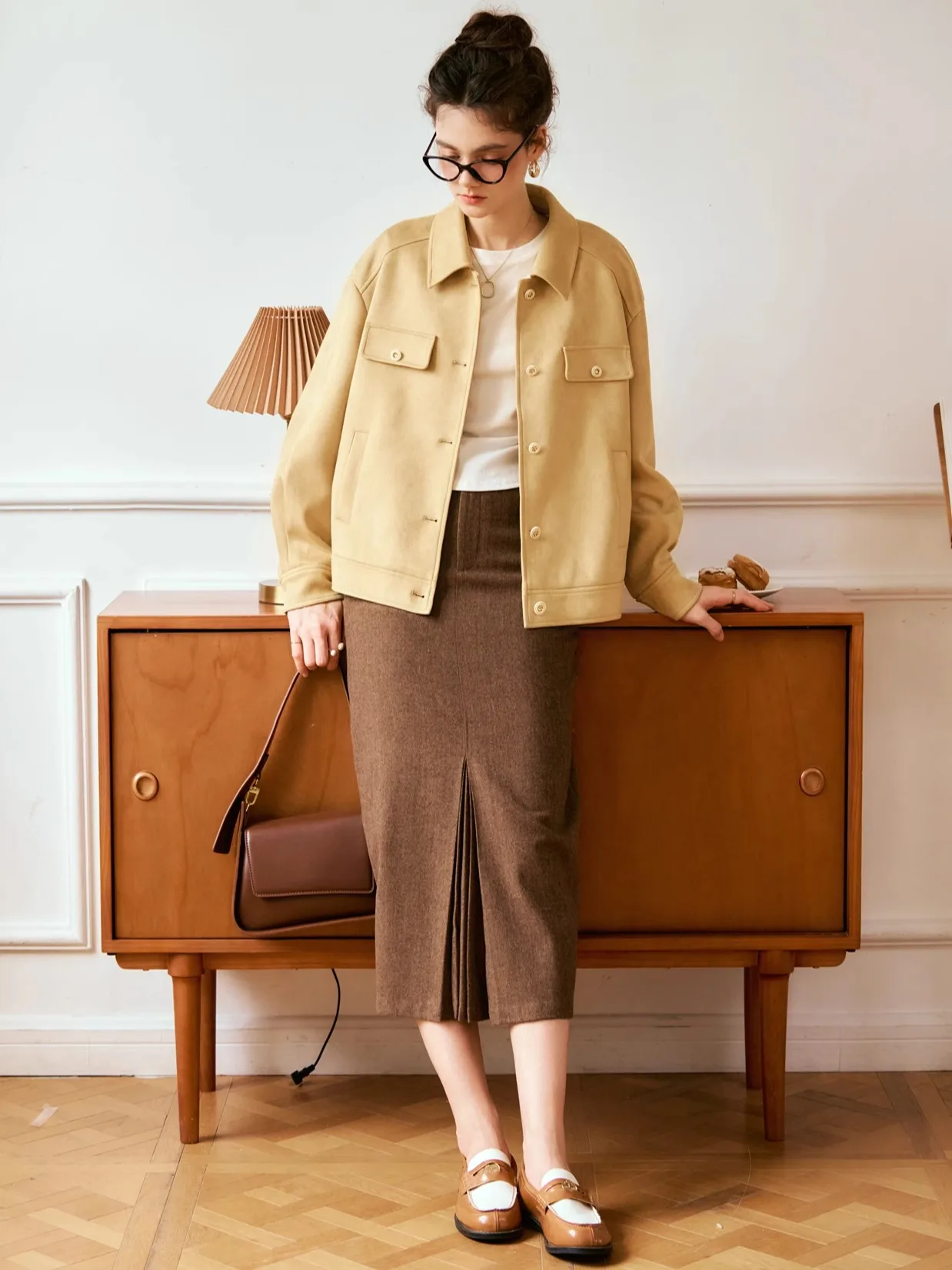 OLrain Office Lady Short Coats Women Spring 2025 New Loose Lapel Casual Elegant Imitation Leather Velvet Tops GN56QW93599
OLrain Office Lady Short Coats Women Spring 2025 New Loose Lapel Casual Elegant Imitation Leather Velvet Tops GN56QW93599