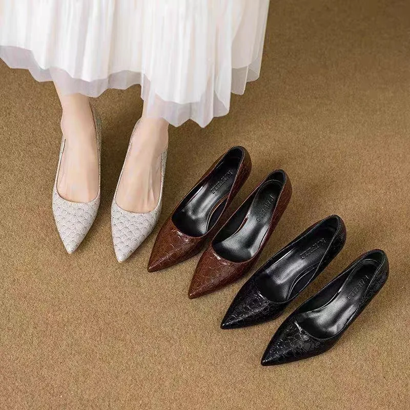 Spring and Autumn Women's Comfortable Solid Color Pointed Closed Toe Single Shoes Women Fashion Vintage Thin Heel Low Top Shoes
Spring and Autumn Women's Comfortable Solid Color Pointed Closed Toe Single Shoes Women Fashion Vintage Thin Heel Low Top Shoes