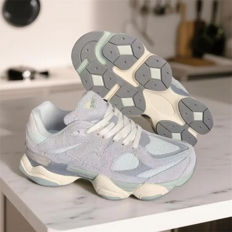 Versatile Student Unisex Sneakers 2026 New: Streetwear Brand Couples Retro Breathable Soft-Soled Trendy Casual Sports Shoes
Versatile Student Unisex Sneakers 2026 New: Streetwear Brand Couples Retro Breathable Soft-Soled Trendy Casual Sports Shoes