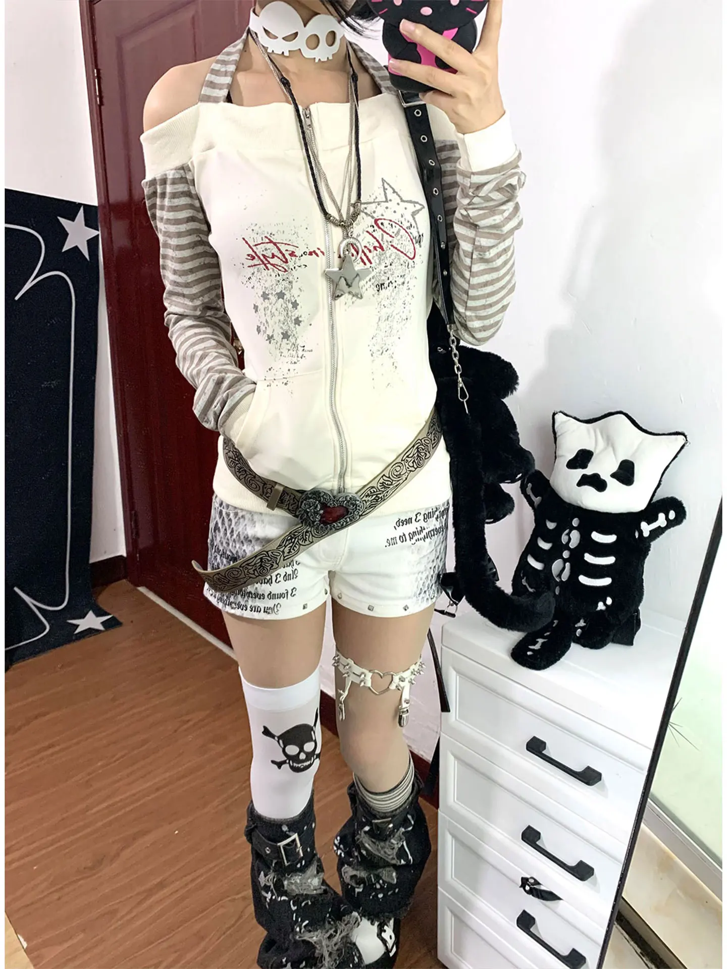 Low Waist Snake Print Denim Shorts Women's Summer Sexy Tight Fit Jeans Cotton Elastic Fabric Wear Resistant Daily Wear
Low Waist Snake Print Denim Shorts Women's Summer Sexy Tight Fit Jeans Cotton Elastic Fabric Wear Resistant Daily Wear