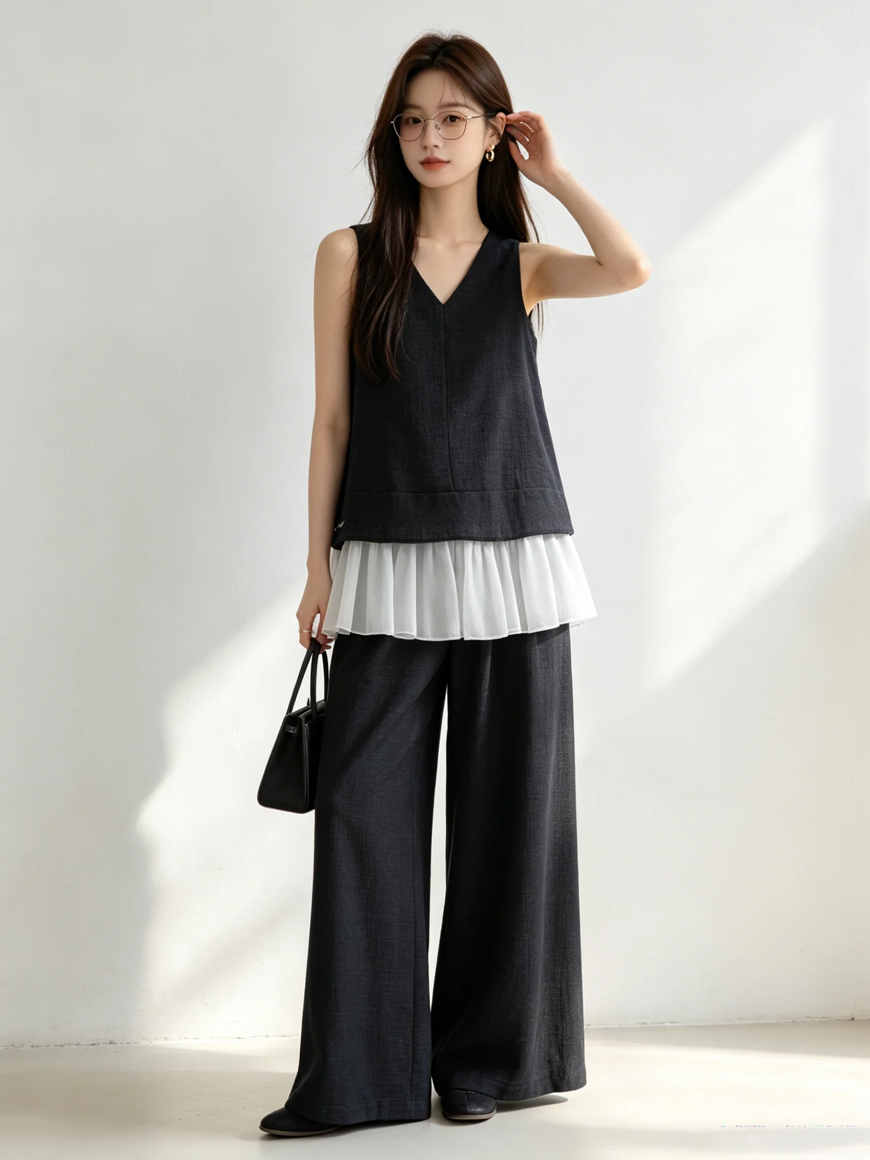Summer Casual Style Embroidered Korean Holiday V-neck Sleeveless Vest High Waist Wide Leg Pants Two-piece Set Breathable Ligh...
Summer Casual Style Embroidered Korean Holiday V-neck Sleeveless Vest High Waist Wide Leg Pants Two-piece Set Breathable Ligh...