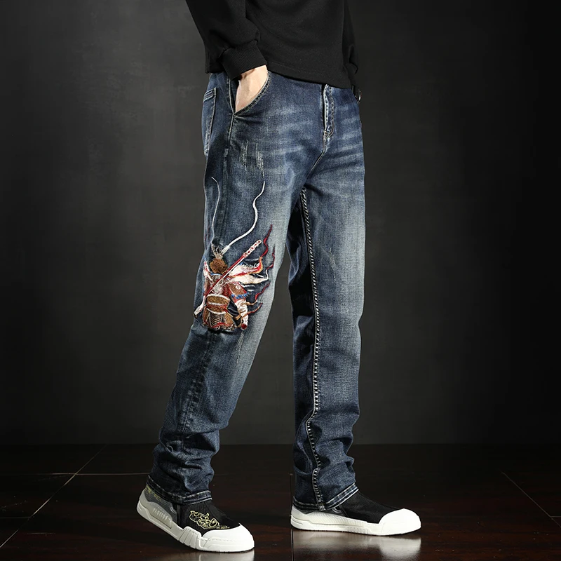 Темно-синие мужские джинсы свободного покроя в стиле ретро в китайском стиле с вышивкой, модные хлопковые джинсовые прямые длинные брюки
Темно-синие мужские джинсы свободного покроя в стиле ретро в китайском стиле с вышивкой, модные хлопковые джинсовые прямые длинные брюки
