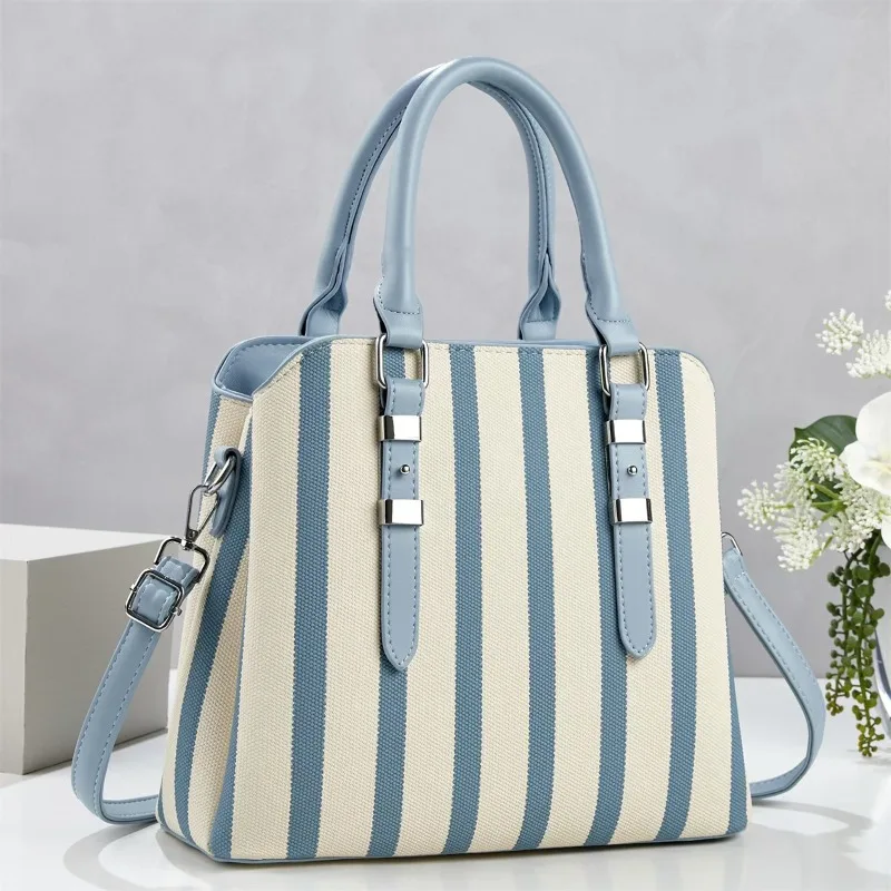 Women's Striped Shoulder Bag PU Leather with Multi-Compartment Minimalist Versatile Daily Work Commute Travel
Women's Striped Shoulder Bag PU Leather with Multi-Compartment Minimalist Versatile Daily Work Commute Travel
