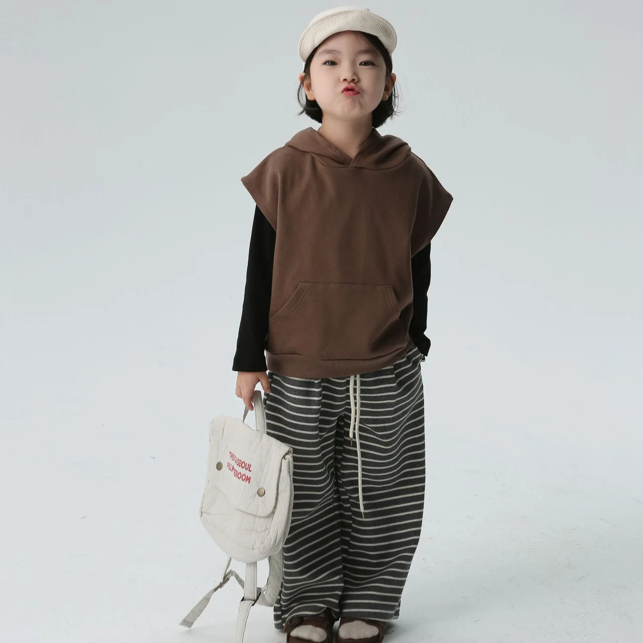 2024 Japanese New Children Clothing Autumn and Winter Styles for Men and Women Solid Color Hooded Vest Casual Top
2024 Japanese New Children Clothing Autumn and Winter Styles for Men and Women Solid Color Hooded Vest Casual Top