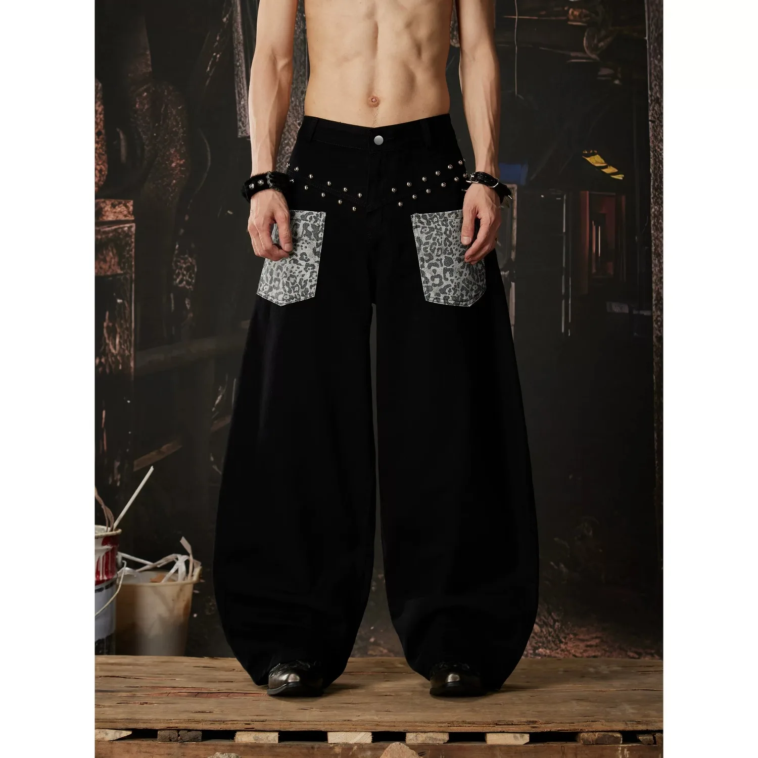 Classic Men s Jeans Straight Leg Denim Pants with Leopard Print Panels Rivet Streetwear Summer Style
Classic Men s Jeans Straight Leg Denim Pants with Leopard Print Panels Rivet Streetwear Summer Style