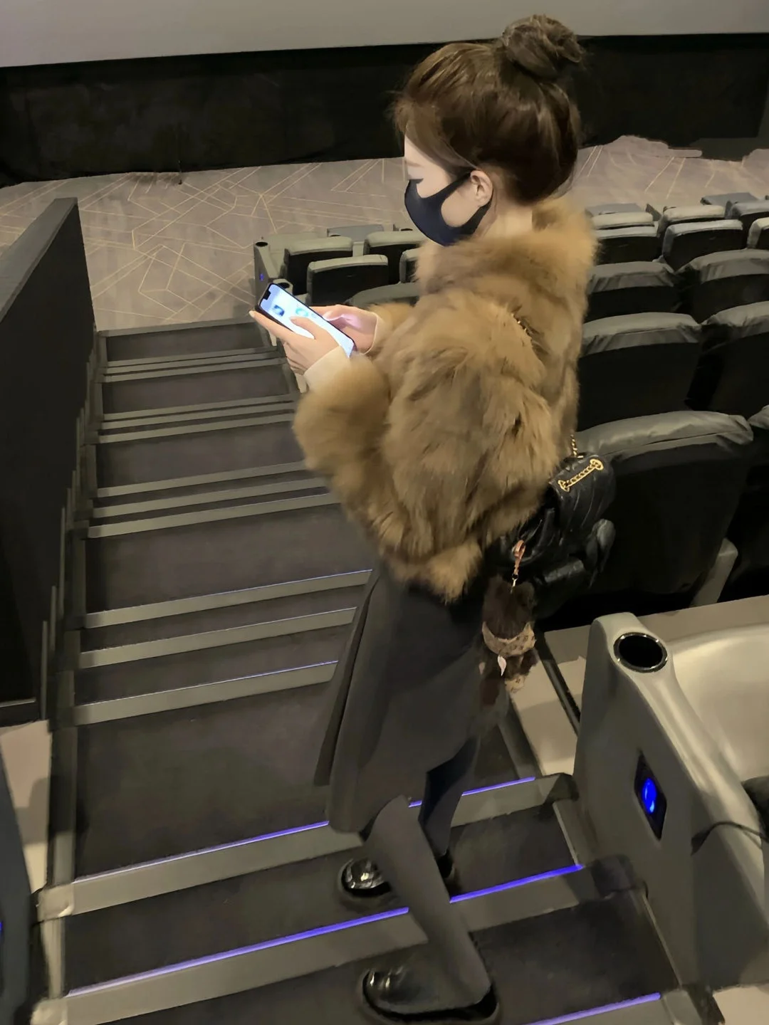 Retro Gentle Style High-End Fur Coat Integrated Leather And Fur Lightweight Spring Outerwear for Short Women Elegant
Retro Gentle Style High-End Fur Coat Integrated Leather And Fur Lightweight Spring Outerwear for Short Women Elegant