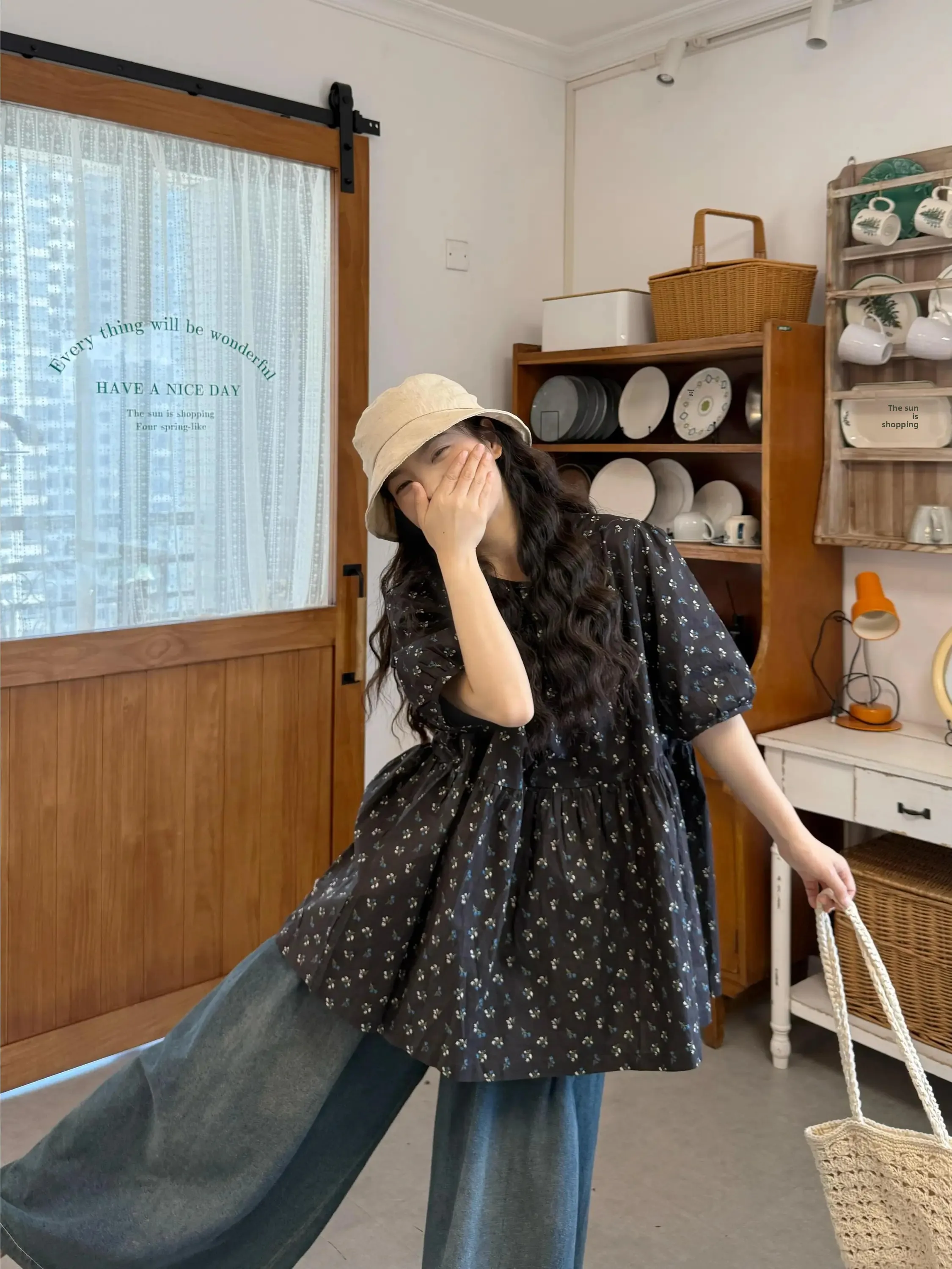 Retro Floral Print Loose Short Sleeve Shirt And Wide Leg Jeans Two Piece Set for Women Summer 2026 Breathable Casual Fashion
Retro Floral Print Loose Short Sleeve Shirt And Wide Leg Jeans Two Piece Set for Women Summer 2026 Breathable Casual Fashion