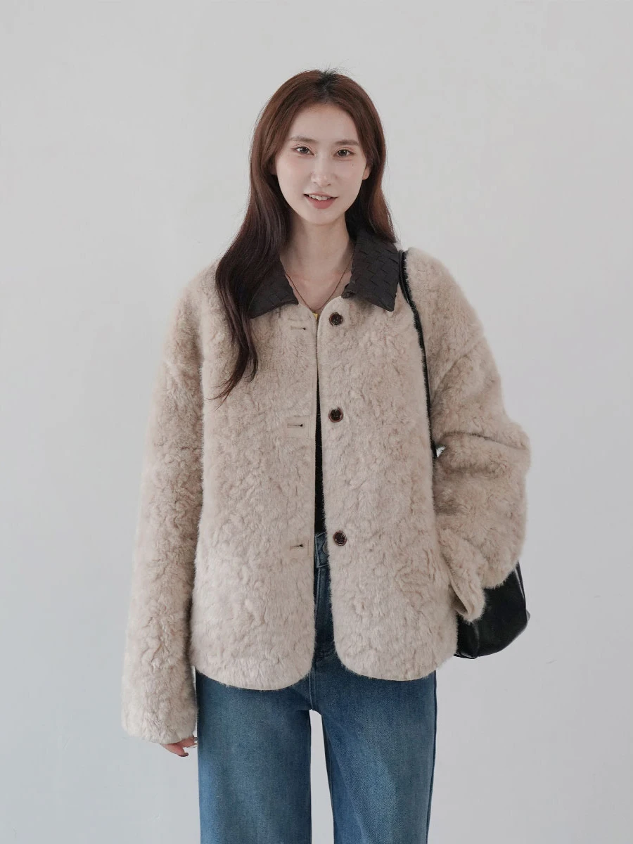 Women's ort Thiened Lamb Fur Jaet Autumn Winter New Sle Casual Loose Fit Leather Collar Outerwear Fem Coat
Women's ort Thiened Lamb Fur Jaet Autumn Winter New Sle Casual Loose Fit Leather Collar Outerwear Fem Coat