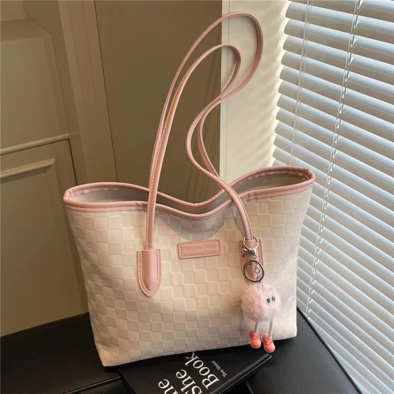Minimalist Chic Crossbody Bag For Women Unique Leather Shoulder Bag Trendy Tote With Letter Logo Doubles As A Diaper Bag
Minimalist Chic Crossbody Bag For Women Unique Leather Shoulder Bag Trendy Tote With Letter Logo Doubles As A Diaper Bag