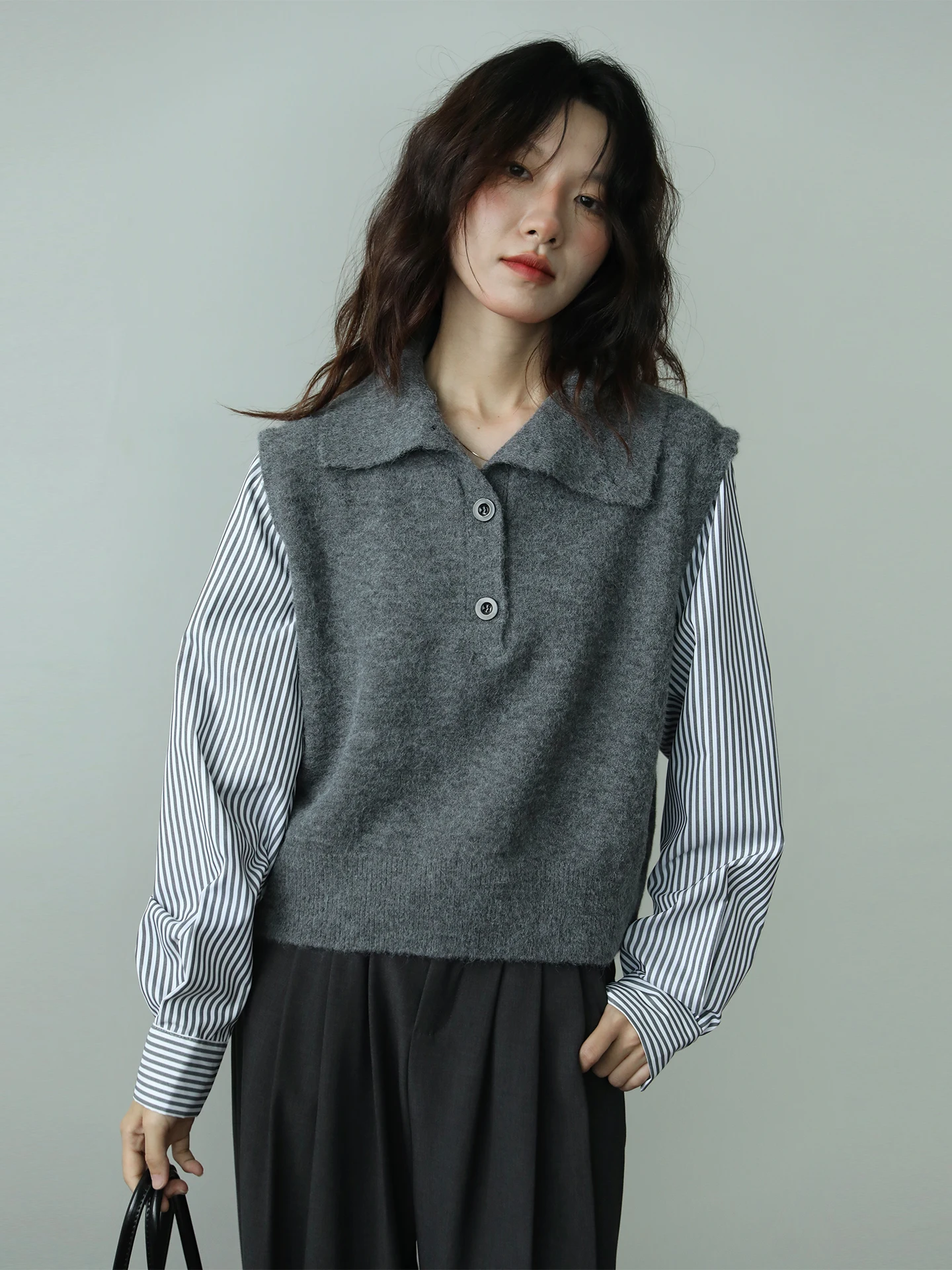 Женский модный свитер с высоким воротником, вязаный в полоску, утепленный, осенне-зимний, новый дизайн, имитация двухслойности
Женский модный свитер с высоким воротником, вязаный в полоску, утепленный, осенне-зимний, новый дизайн, имитация двухслойности