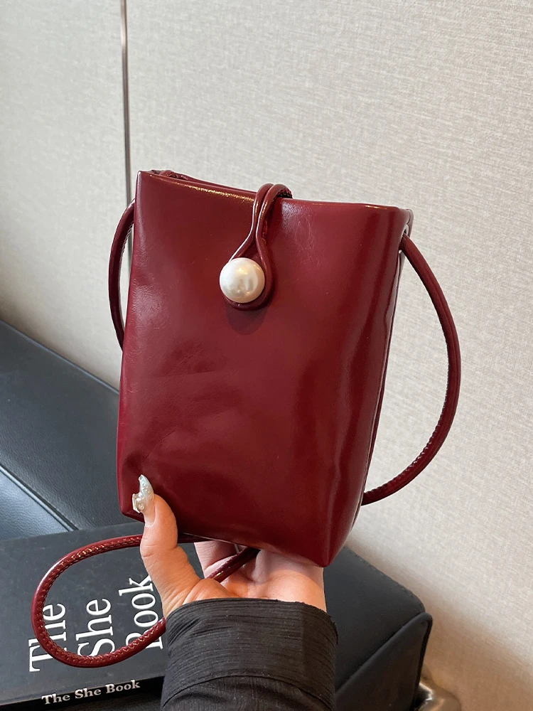 Fashionable Silver Crossbody Phone Bag Women's Shoulder Bag Versatile Stylish Korean Design Soft Handle Casual Bucket Shape
Fashionable Silver Crossbody Phone Bag Women's Shoulder Bag Versatile Stylish Korean Design Soft Handle Casual Bucket Shape