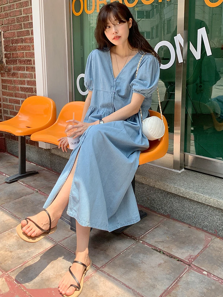 Retro Washed V-Neck Bubble Sleeve Denim Dress Women Loose Slimming Sweet Young Long Dress Casual Style Cotton Short Sleeve
Retro Washed V-Neck Bubble Sleeve Denim Dress Women Loose Slimming Sweet Young Long Dress Casual Style Cotton Short Sleeve
